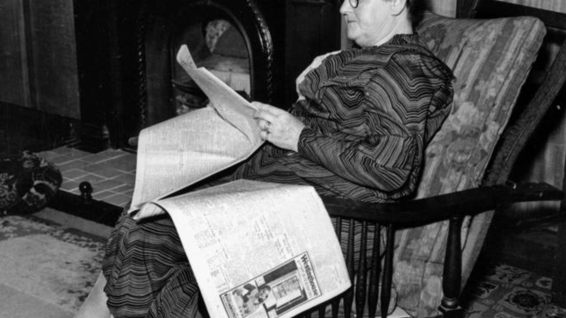 Elderly woman reading the newspaper, 1930-1940