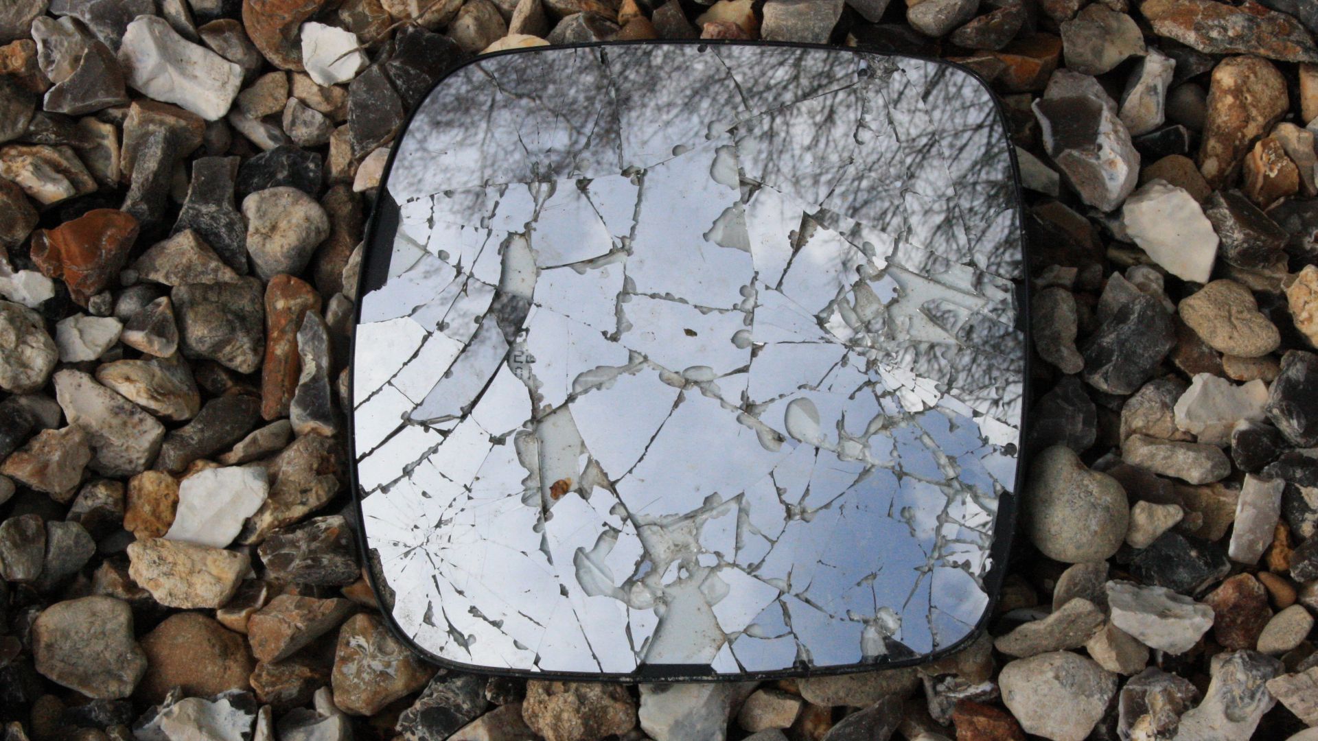 Broken mirror in Saint Rémy lès Chevreuse, France
