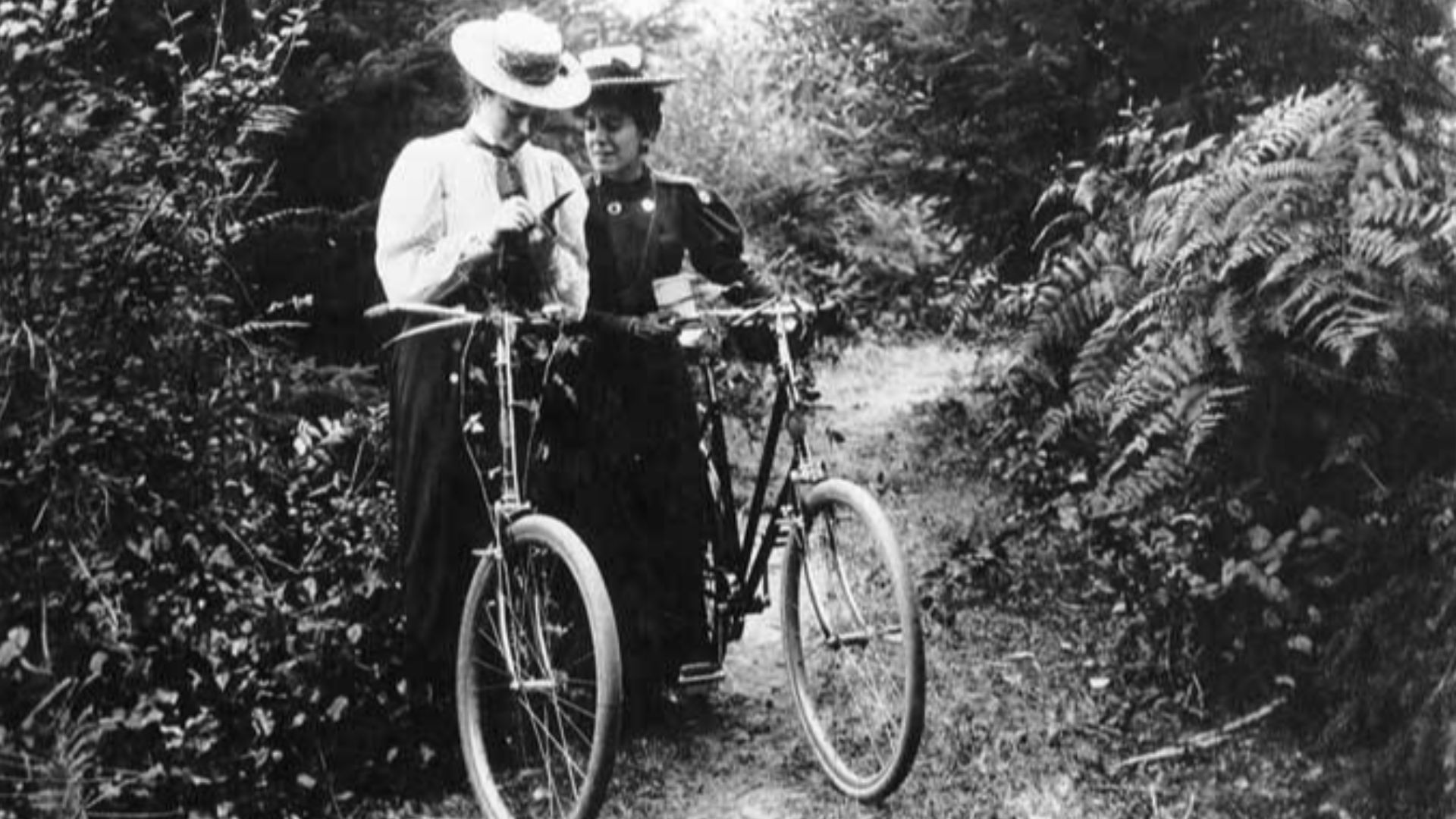 Before the 1890s, bicycle design and long skirts kept most women from joining men in the new craze for cycling. It wasn't considered proper for a women to wear short skirts or show her legs. By 1895, a number of Seattle women were taking cycling classes a