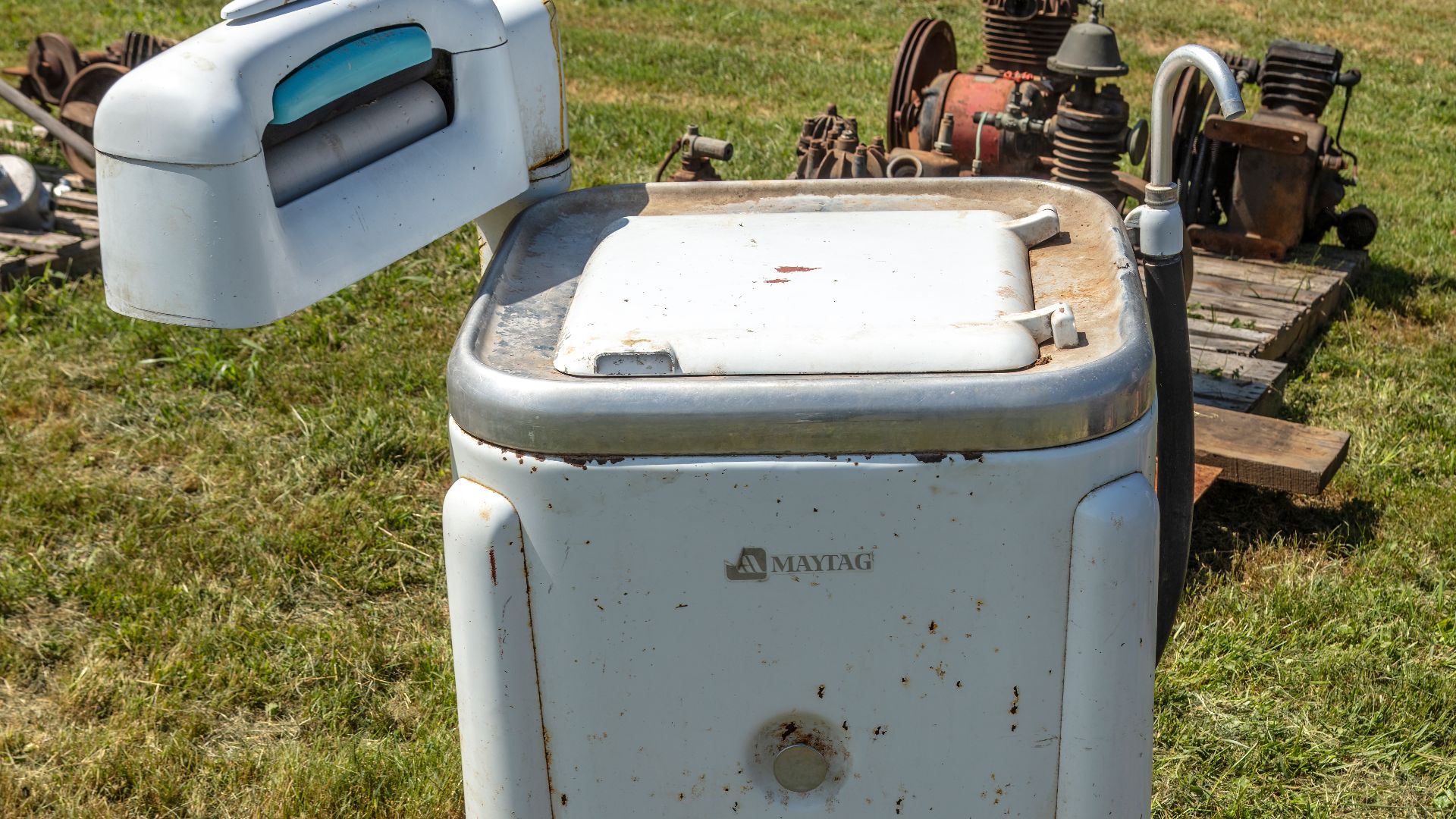 Maytag wringer washer, Purcellville, Virginia, USA