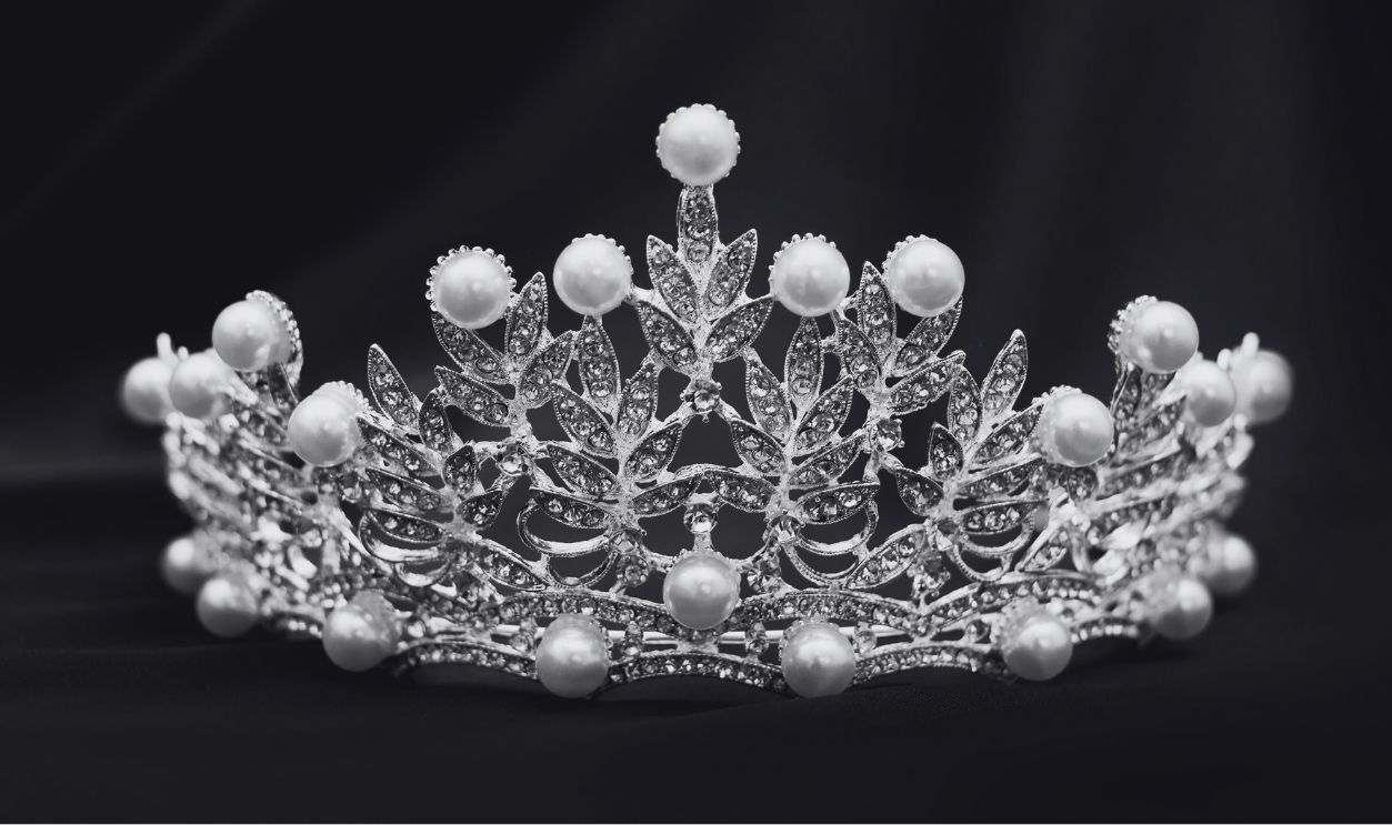 Diamond Tiara with pearls 