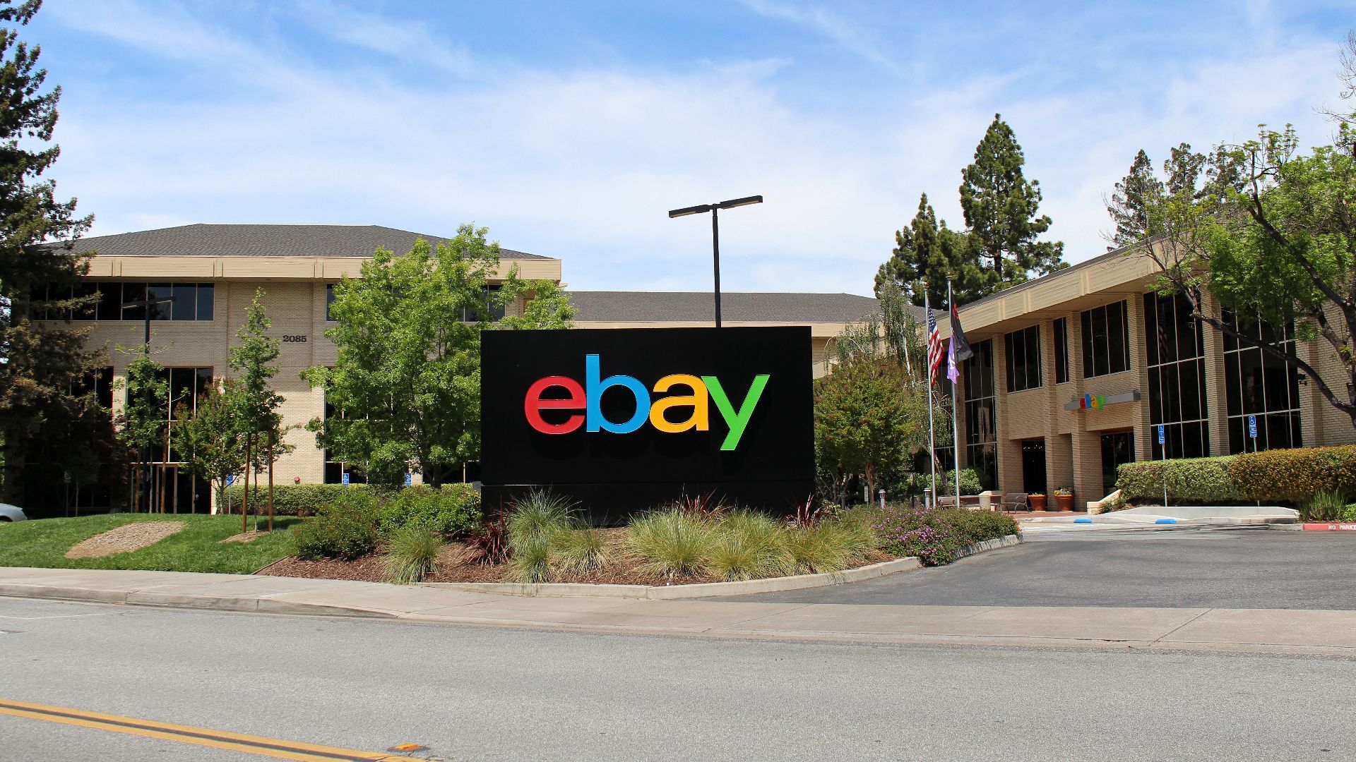 eBay headquarters in San Jose, California. Photographed by user Coolcaesar on May 6, 2018.