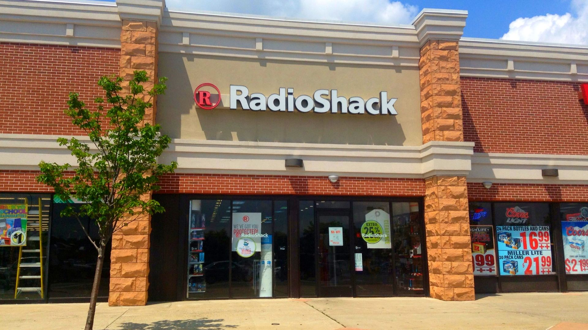 Radio Shack, Hamden, CT 8/2014, by Mike Mozart of TheToyChannel and JeepersMedia on YouTube