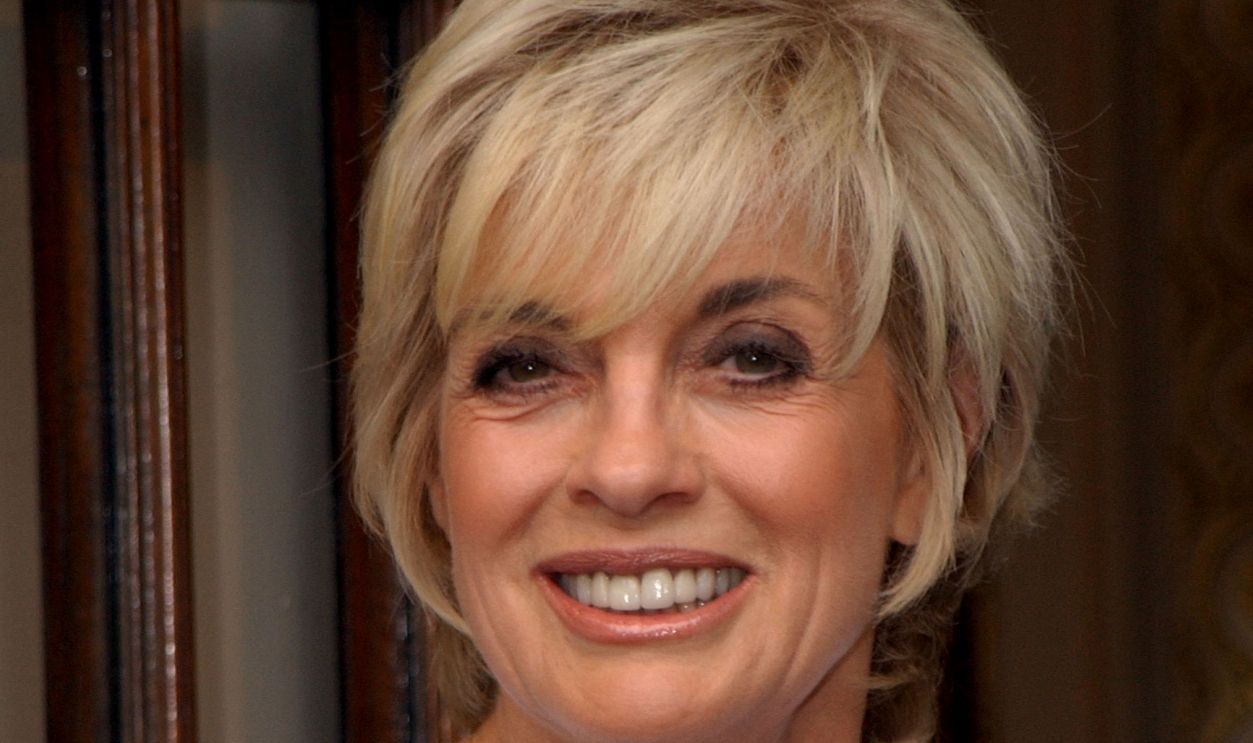 Getty Images - 1162303 - Actress Linda Gray attends a photocall September 11, 2001 as she prepares to make her debut as Mrs. Robinson in "The Graduate" at the Gielgud Theatre in London.