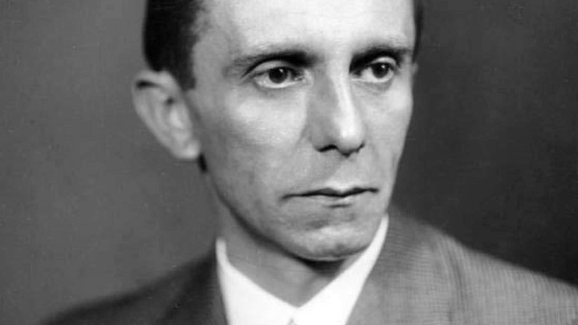 File:Bundesarchiv Bild 146-1968-101-20A, Joseph Goebbels.jpg