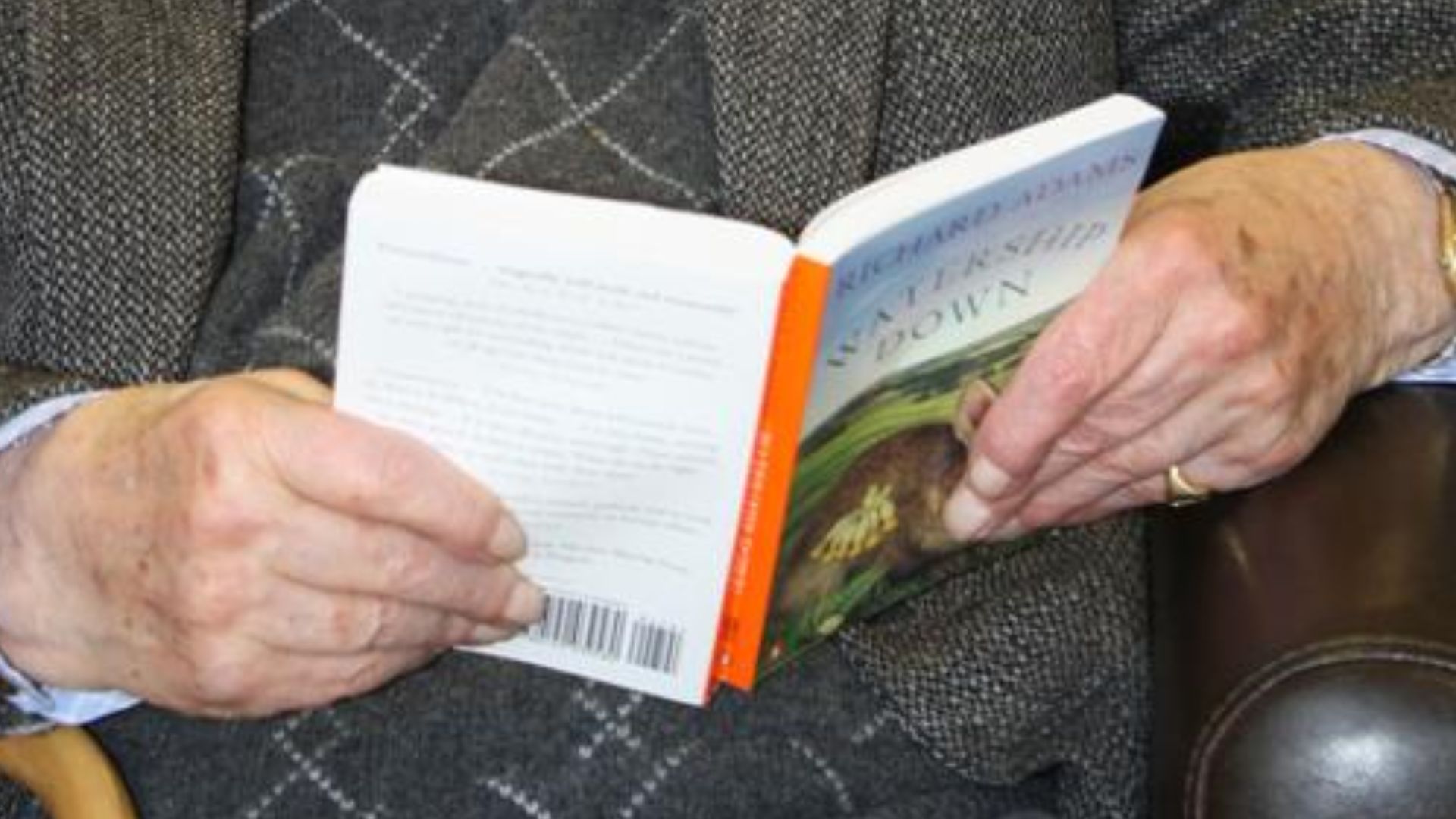 Richard Adams, author of 'Watership Down', reads from his book at the Whitchurch Arts (http://www.WhitchurchArts.org.uk) presentation of Aldo Galli's paintings, which were inspired by the book. The show was held at the Gill Nethercott Centre in Whitchurc