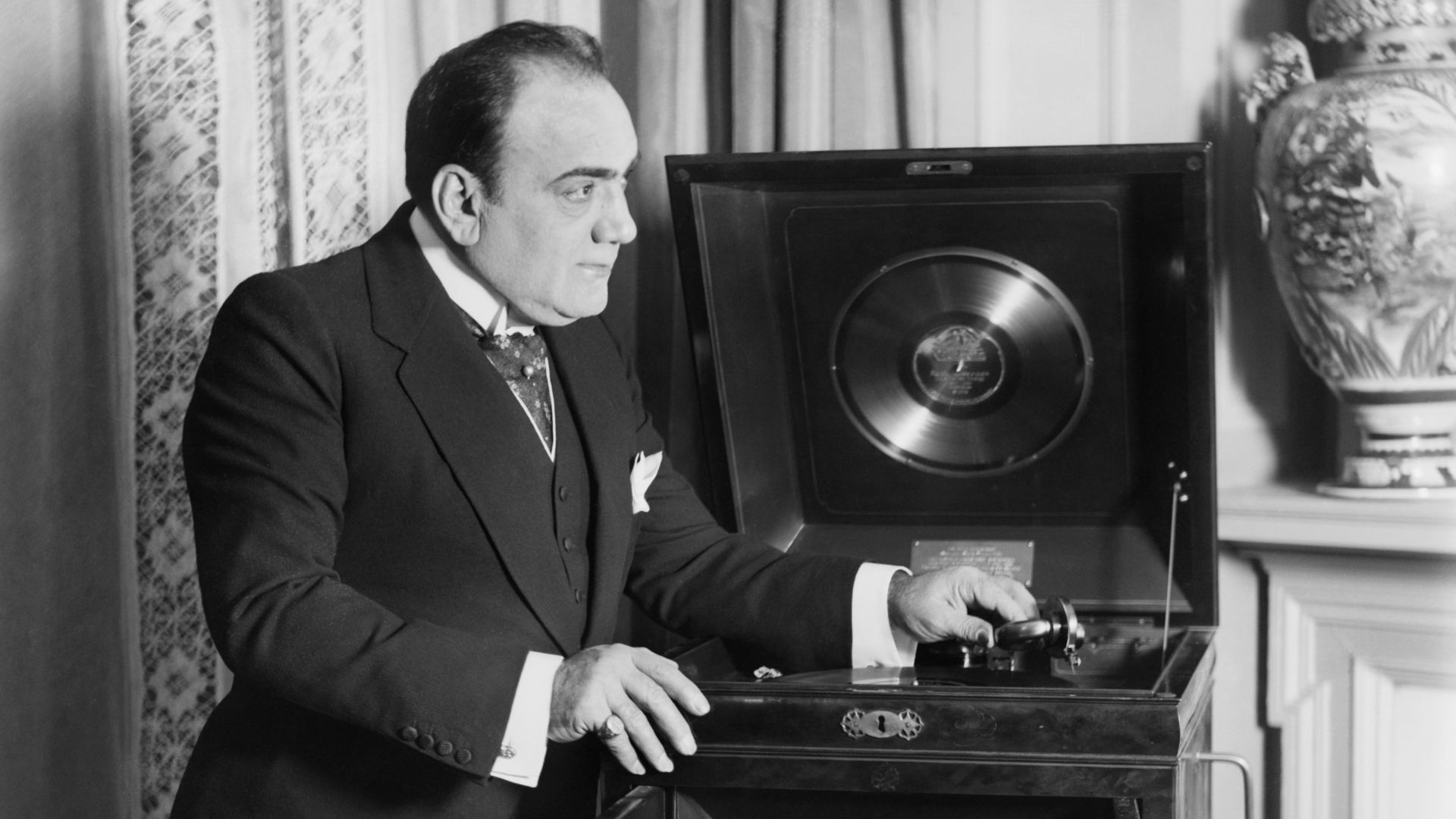 Enrico Caruso with a