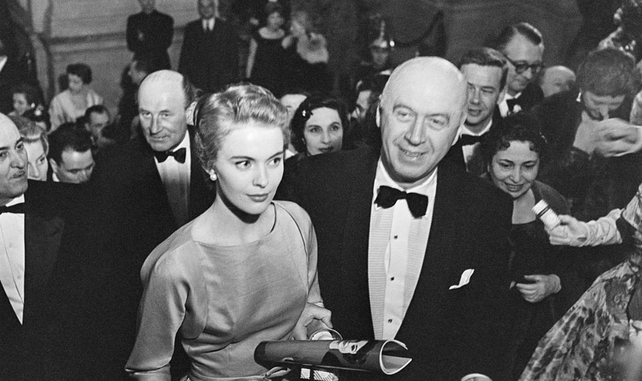 Jean Seberg et Otto Preminger à la première du film 'Bonjour Tristesse' à l'opéra de Paris, en 1957.