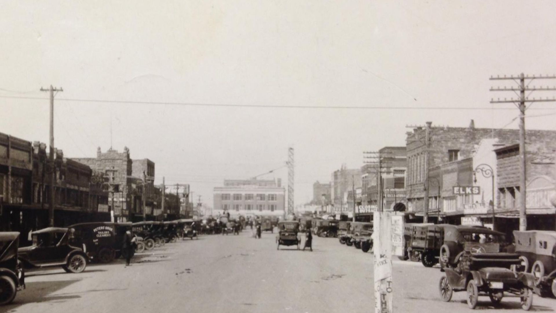 Looking west down Main St. The building with the turret on the left was the City Hall, police & fire. I can recall that building as a small boy. The old Stephens County Courthouse can be seen at the other end of Main. Circa 1920.