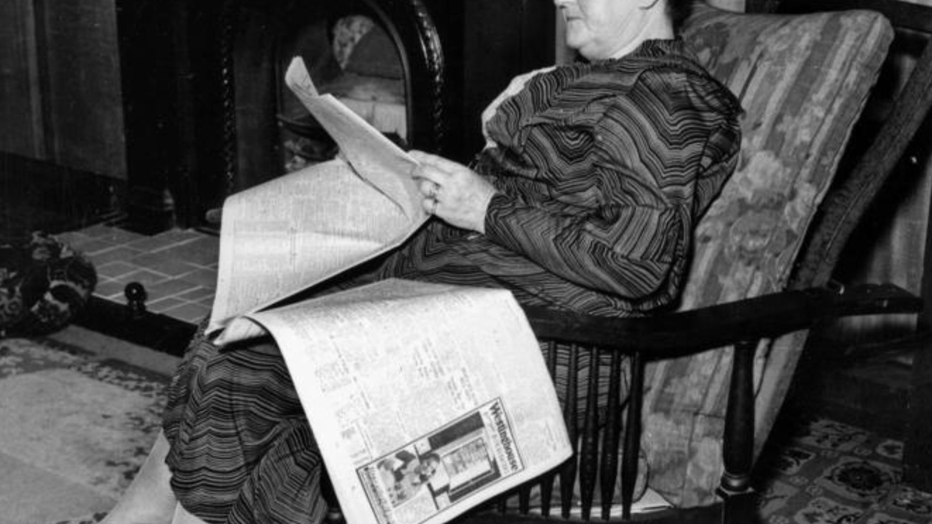 Elderly woman reading the newspaper, 1930-1940