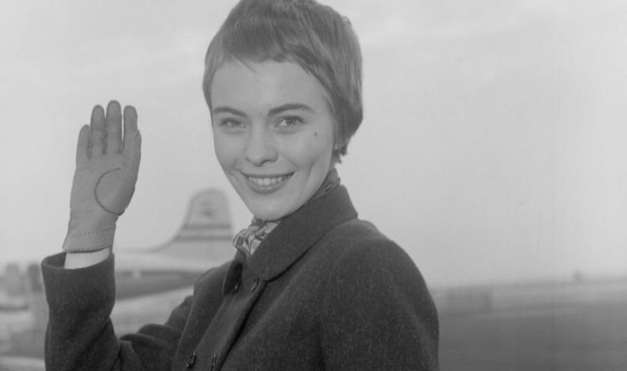 American actress Jean Seberg (1938 - 1979) arrives at London Airport to star in the Otto Preminger film 'Saint Joan', 15th November 1956.