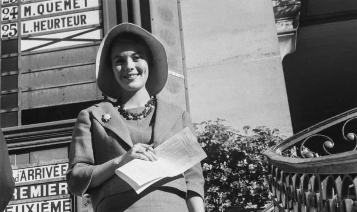 Jean Seberg lors du Prix de l'Arc de Triomphe à l'hippodrome de Longchamp à Paris le 5 octobre 1959