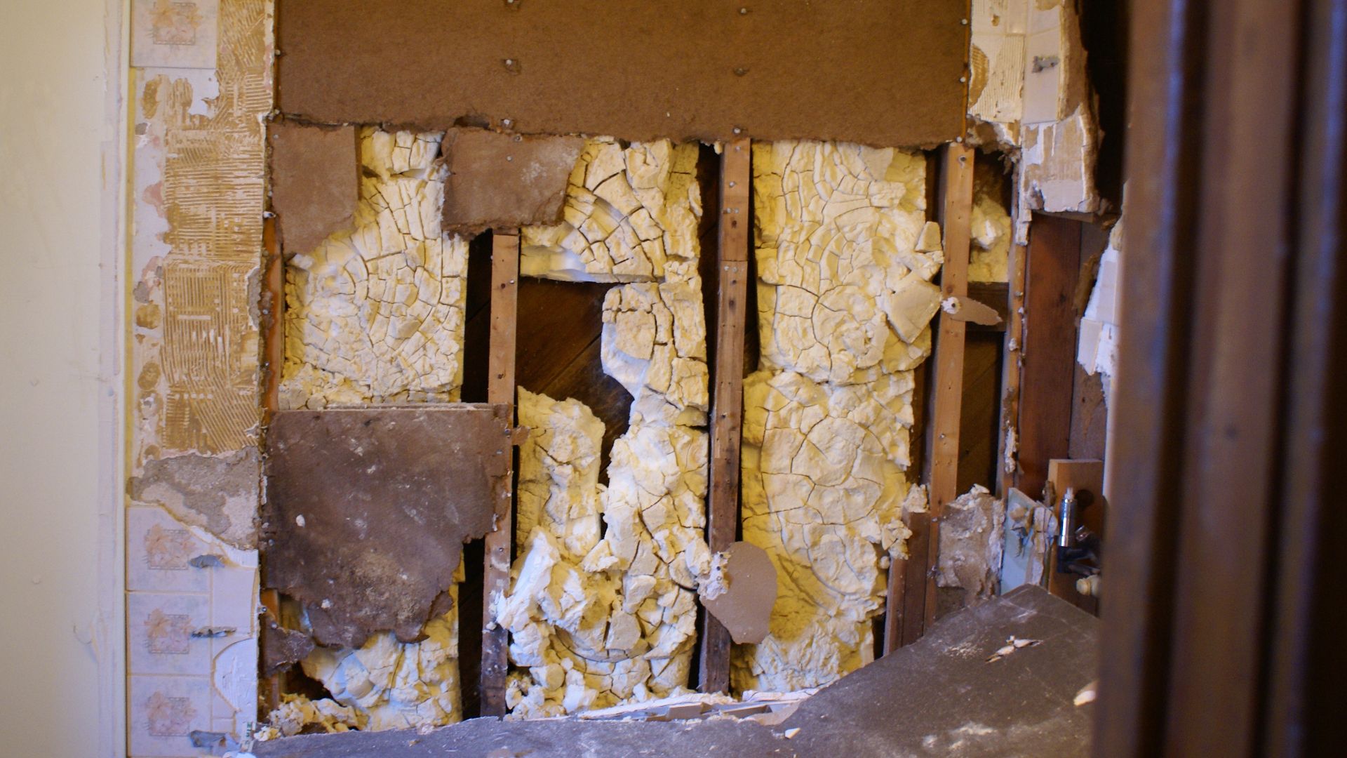 Urea-formaldehyde insulation exposed during bathroom renovation, Feb 13, 2012