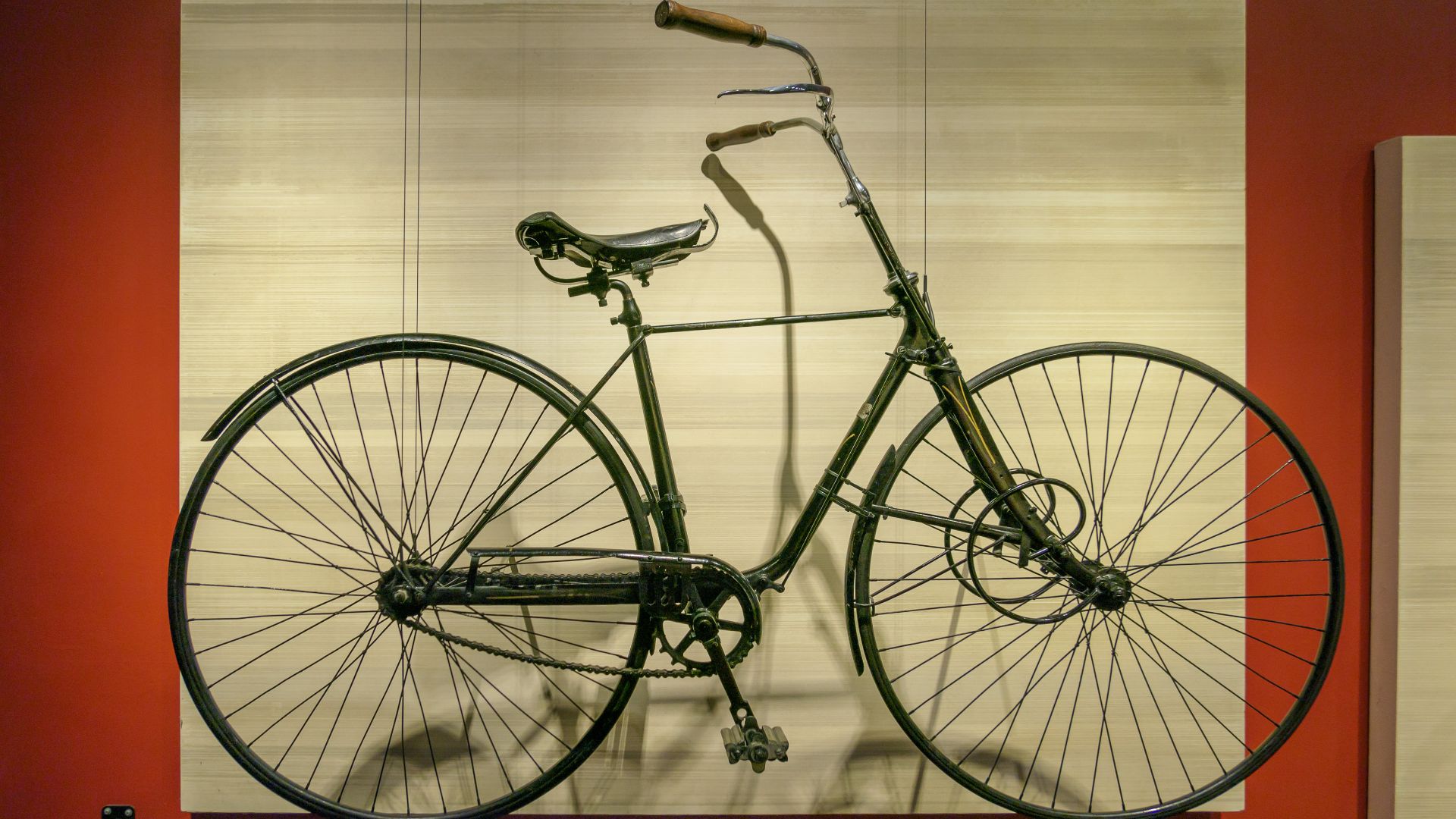 Lozier and Yost Giant No. 4 Safety Bicycle, 1890-1900. Lozier and Yost Bicycle Company. This design had wire spokes, chain guard, and a front suspension system. Art of the Bicycle exhibit at the Museum of Science and Industry, Chicago
