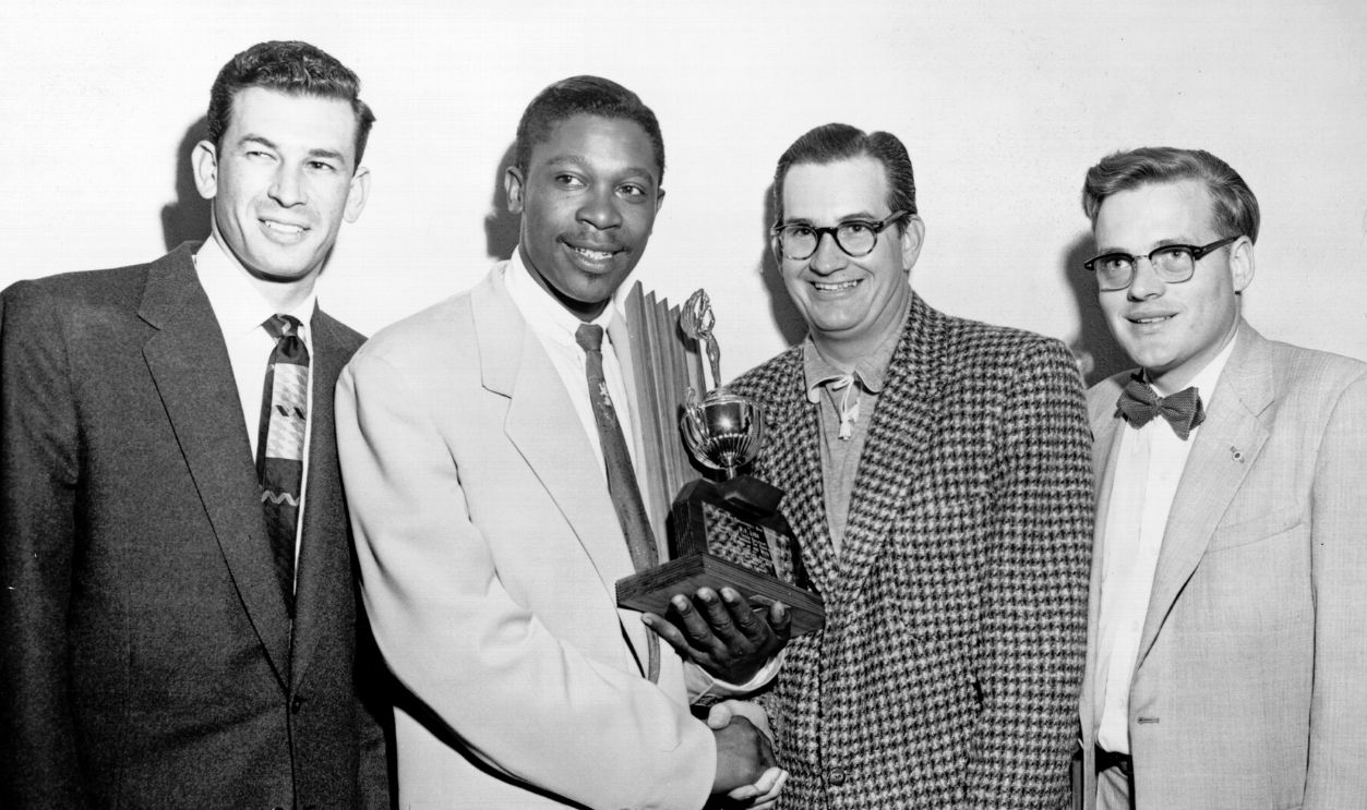  (L-R) Founder of Modern Records Joe Bihari, blues musician B.B. King, disc jockey Hunter Hancock and an unidentified man pose for a portrait as King shakes Hancock's hand in return for receiving an award in 1964. Side note: Joe Bihari and his brothers stole 1/2 the publishing from many of the artists they recorded including the BB King song 