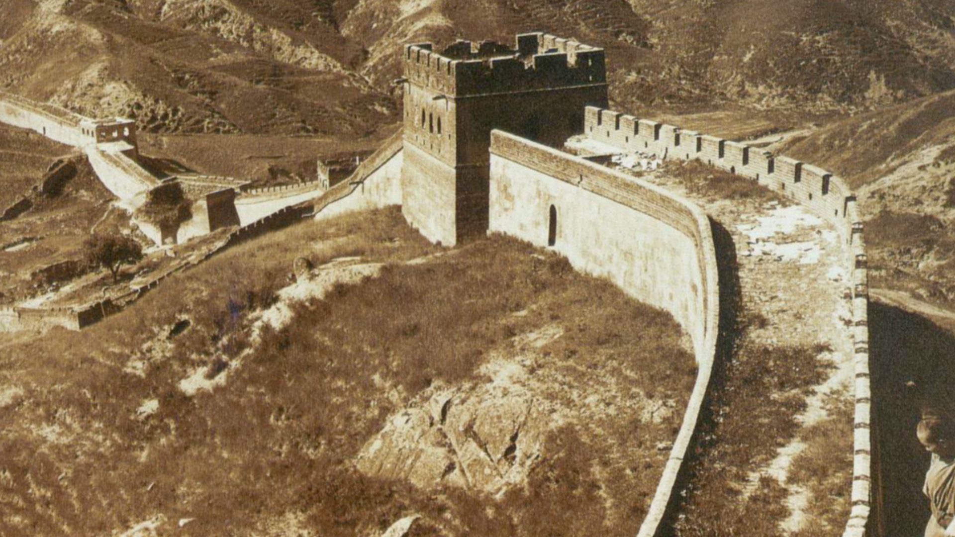 Photograph of The Great Wall of China from 1907.