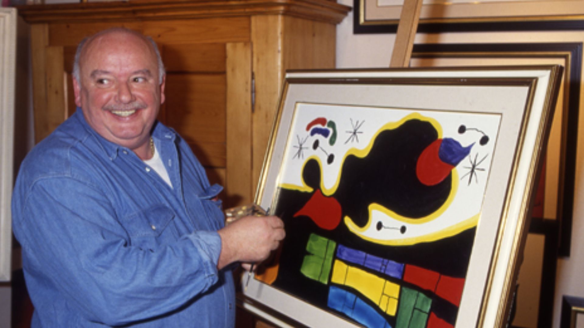 Konrad Kujau, author of the Hitler-Diaries, King of Forger and Fright of all Historians, in front of one of his Works. This photo was shot in 1992 in his Galerie in Stuttgart, Germany.