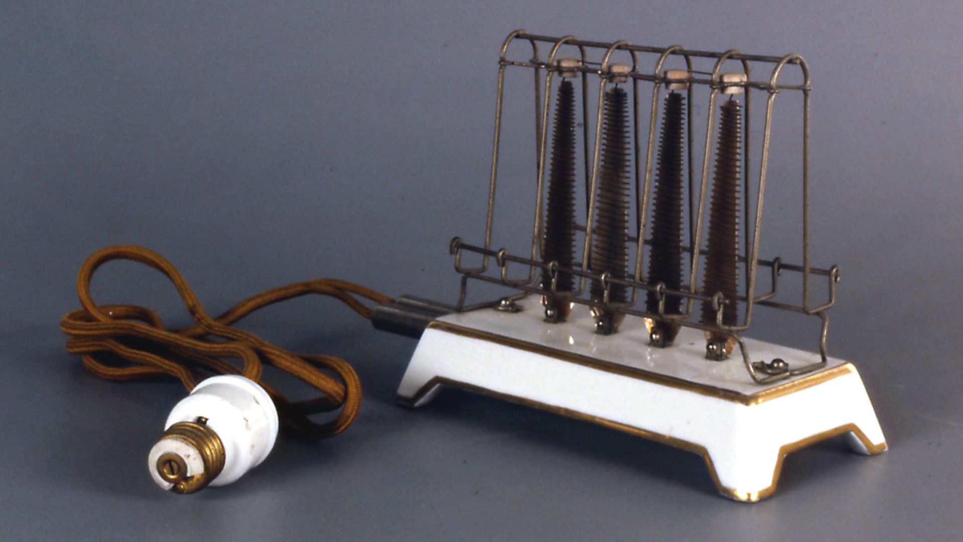 The D-12 Toaster, invented in 1909 by Frank Shailor of General Electric.