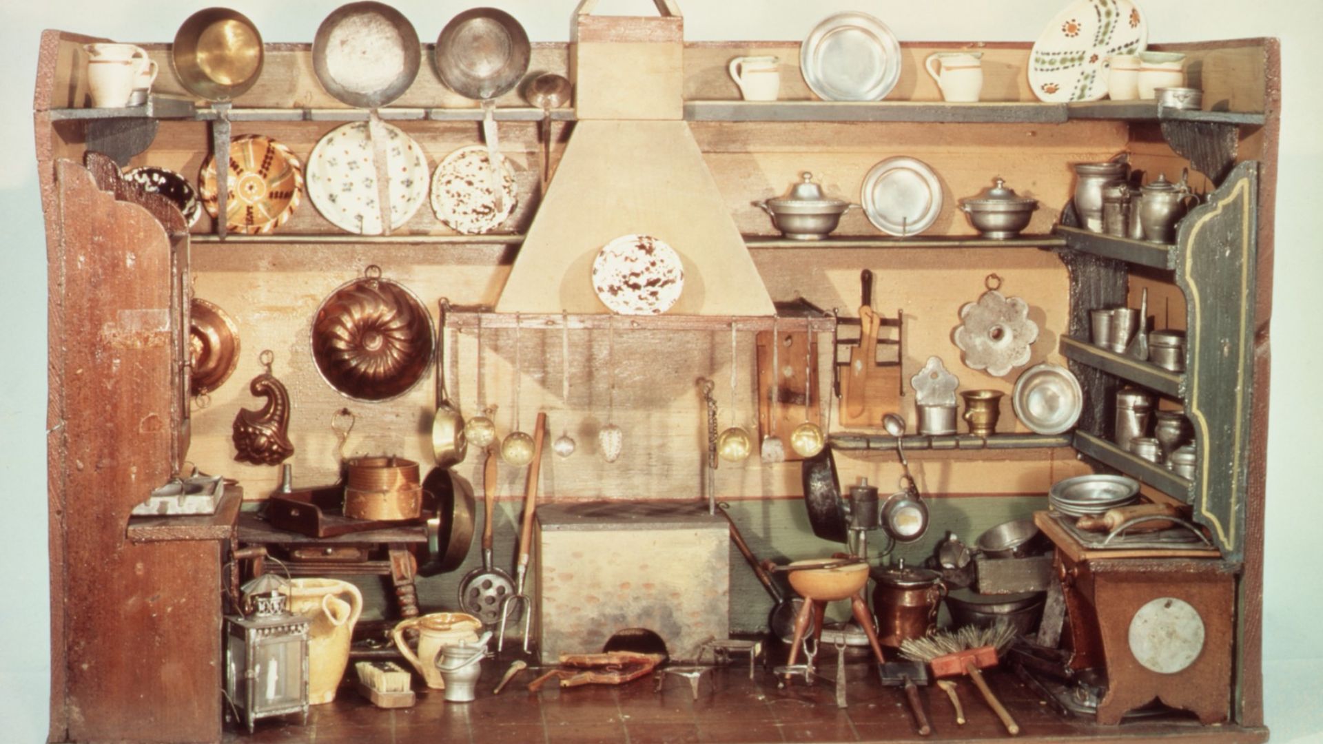 American or German; Toy kitchen; Natural Substances