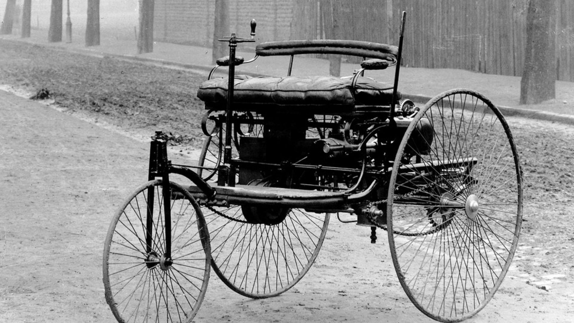 Reconstruction (1895) of the first automobile made by Karl Benz