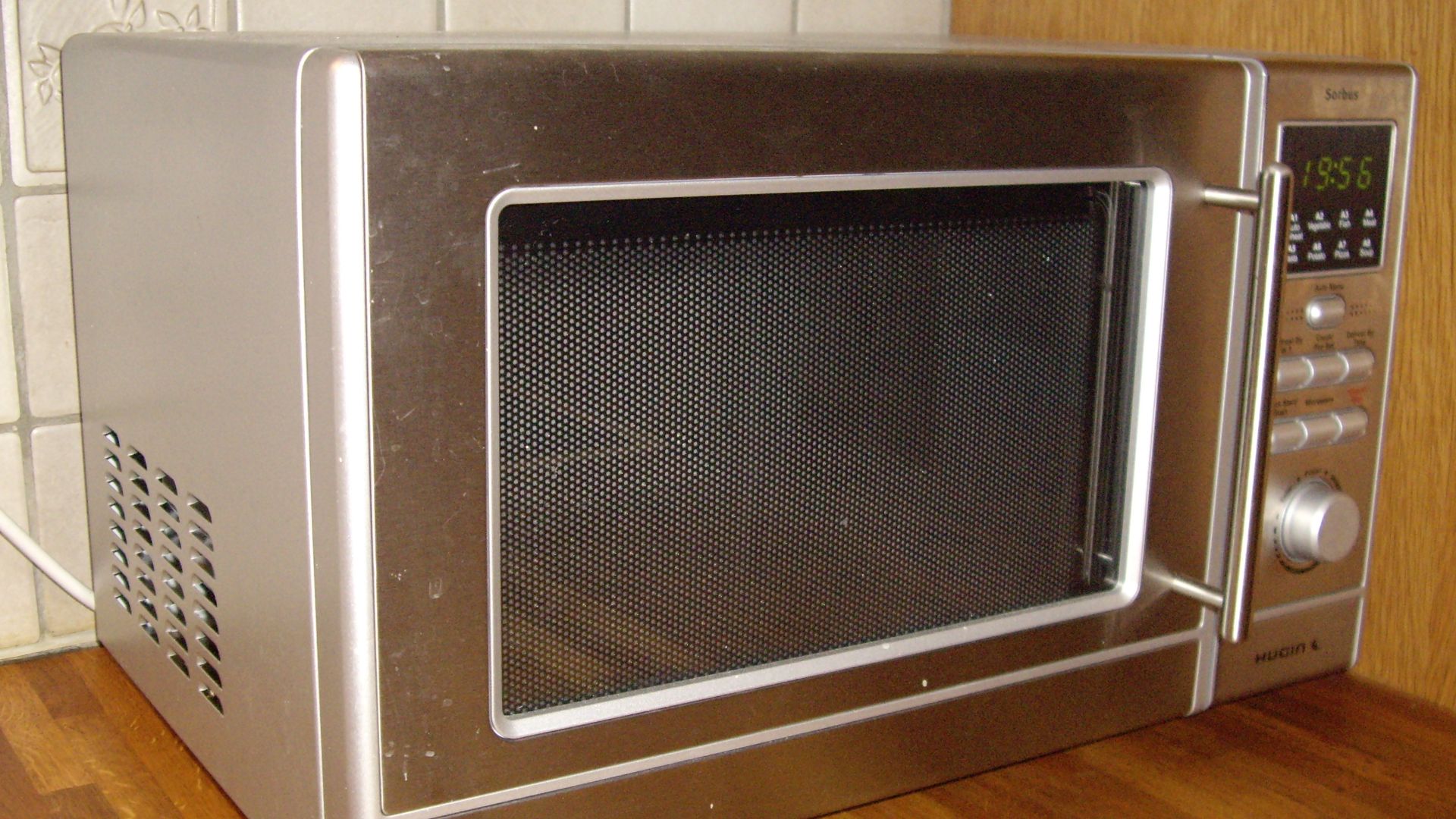 Microwave oven.