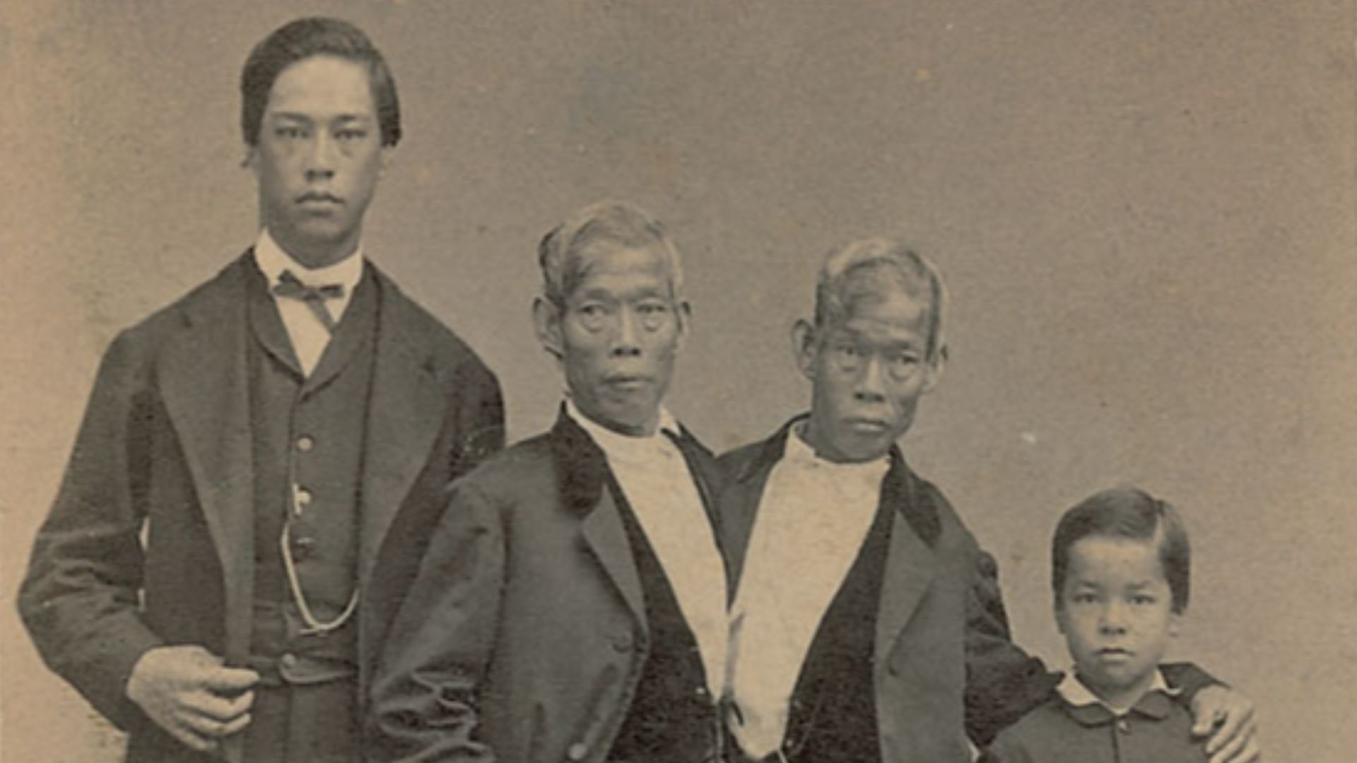 File:Chang,Eng,andSons(c.1865-1870).jpg