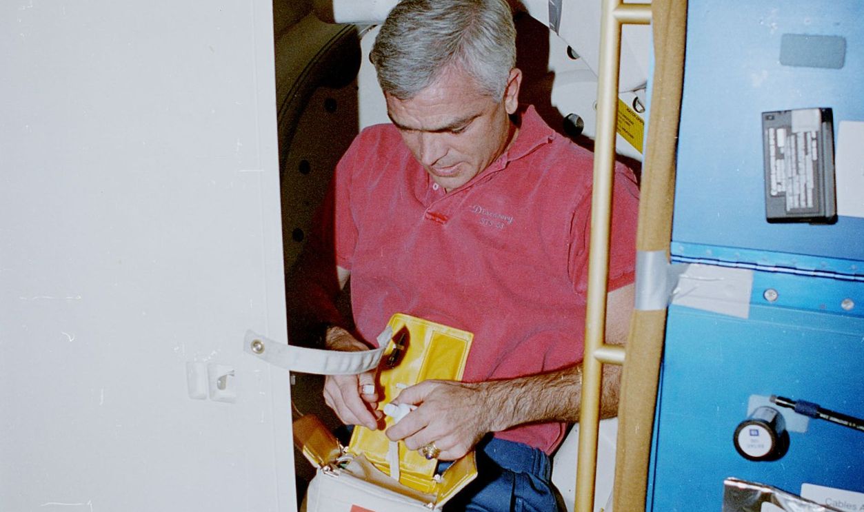 STS053-20-007 - STS-053 - Crewmember in the MDDK with personal hygiene kit