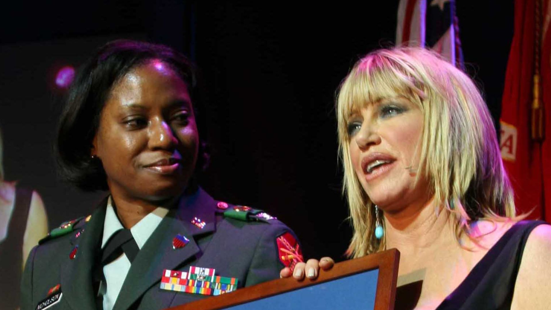 File:Suzanne Somers USO 2.jpg