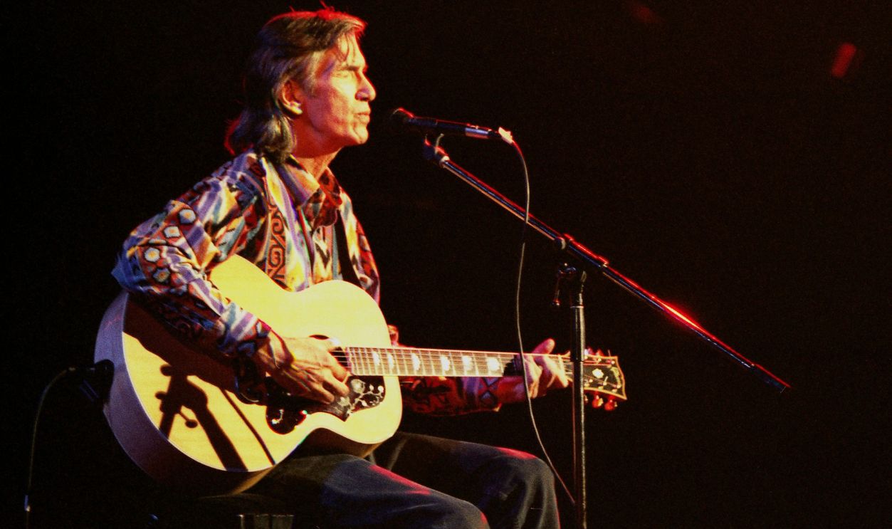UNITED KINGDOM - DECEMBER 09: MANCHESTER UNIVERSITY Photo of Townes VAN ZANDT, Townes Van Zandt performing on stage, profile