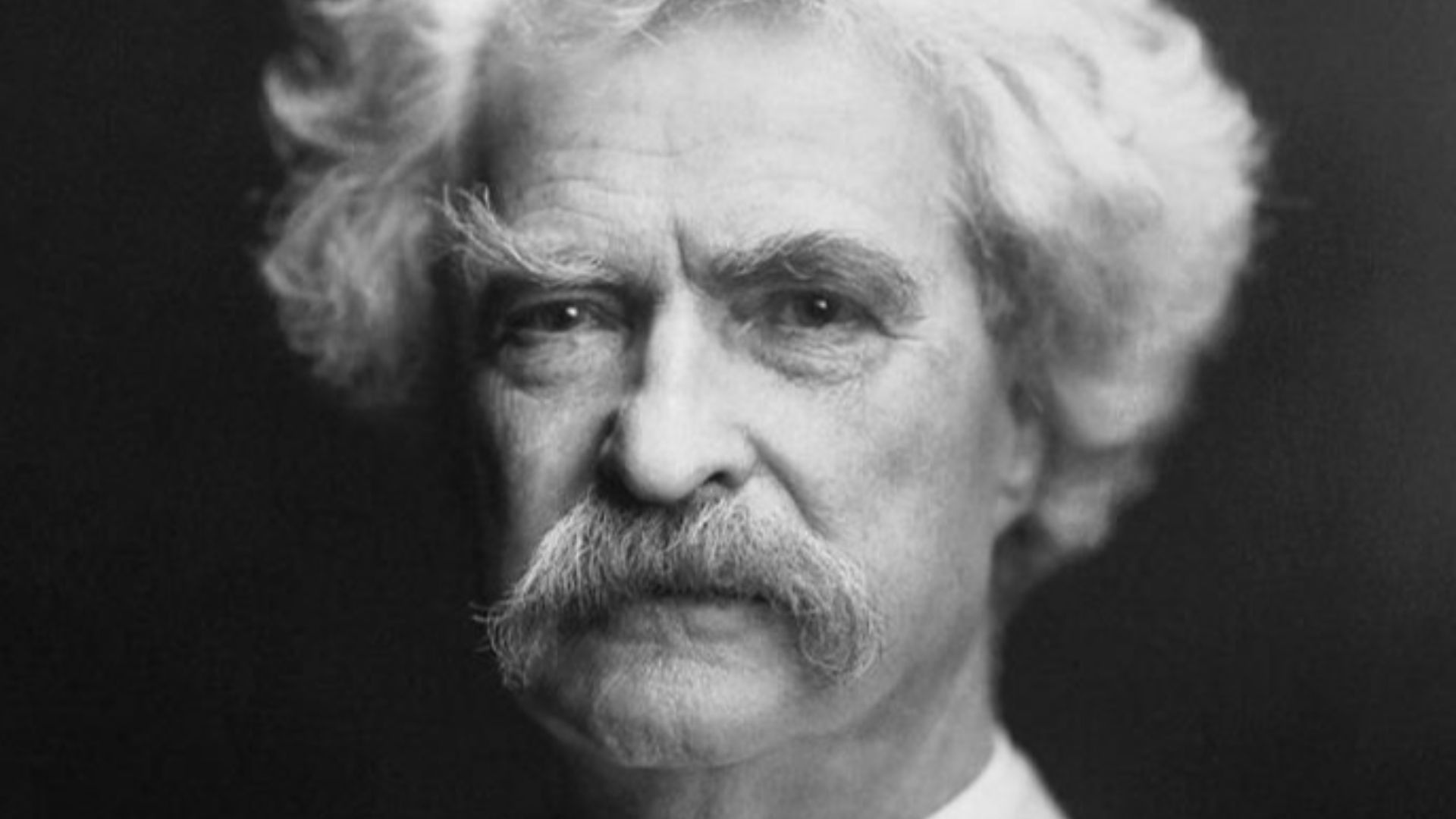 A portrait of the American writer Mark Twain taken by A. F. Bradley in New York, 1907.[1][2][3]