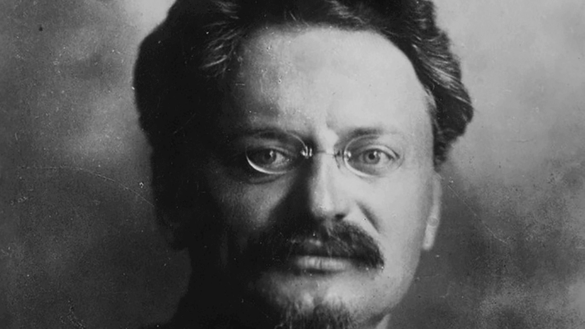 Photograph of Trotsky that was published on the cover of the magazine