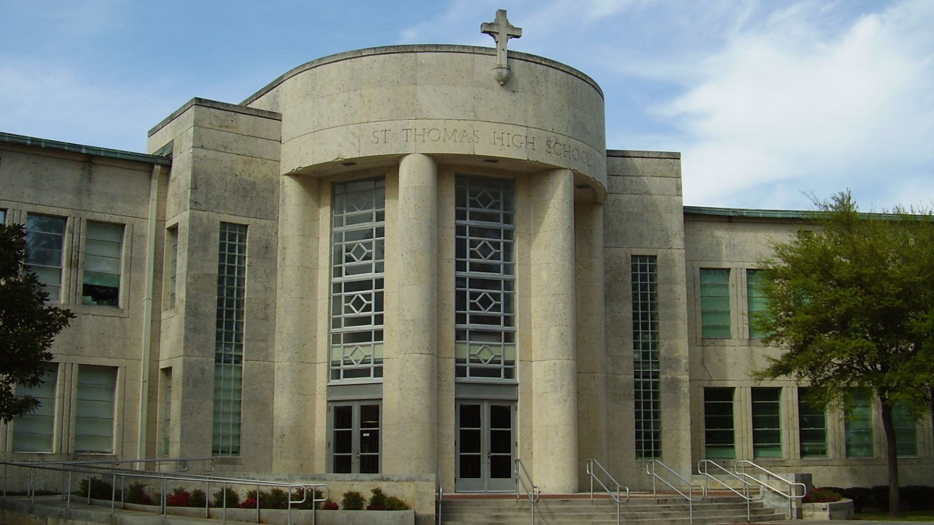 Front of en:St. Thomas High School (Houston)