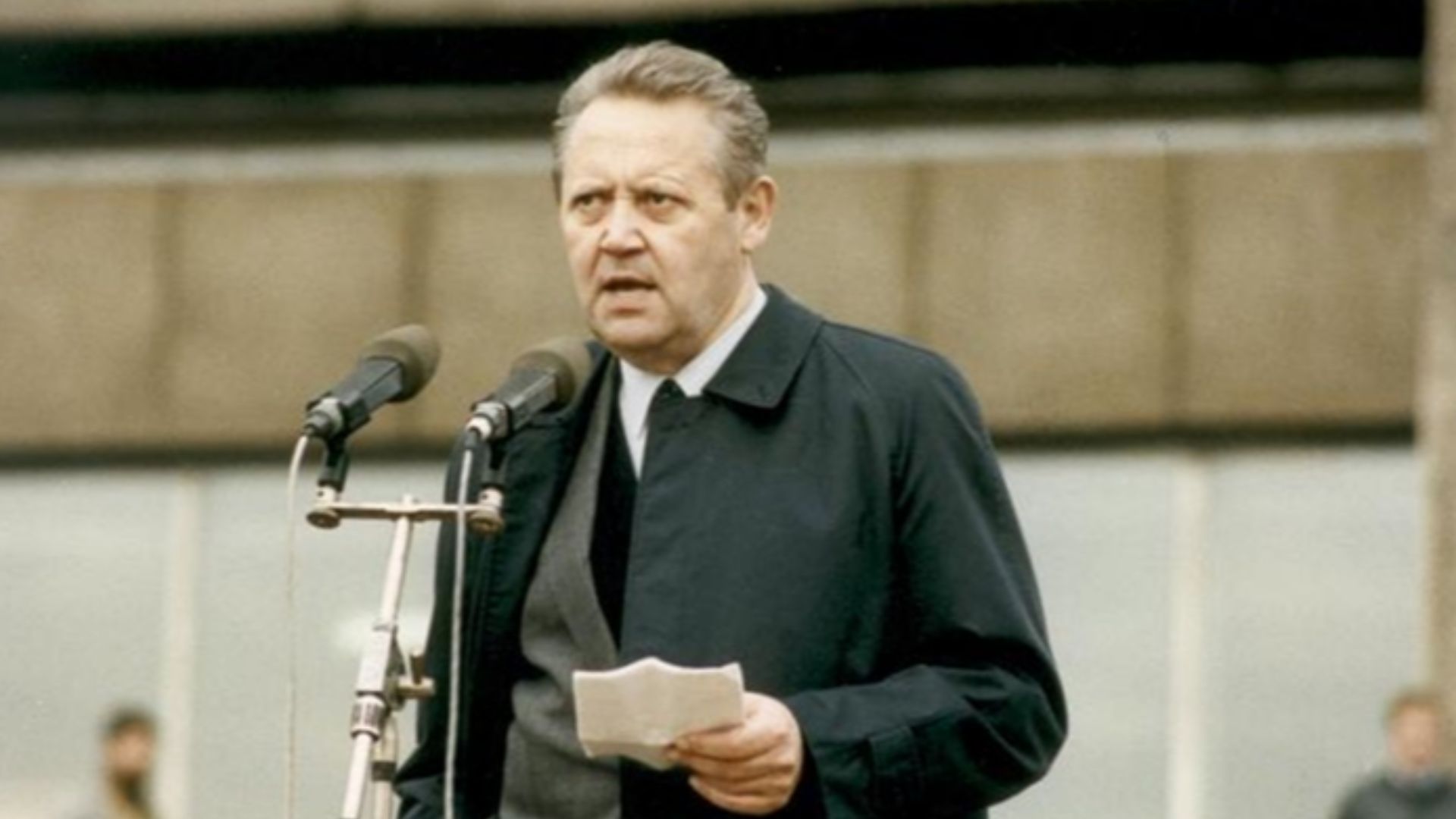 For documentary purposes the German Federal Archive often retained the original image captions, which may be erroneous, biased, obsolete or politically extreme. ADN-ZB/Grimm /4.11.89
Berlin: Demonstration/ 500.000 Bürger beteiligten sich an einer Demonstr
