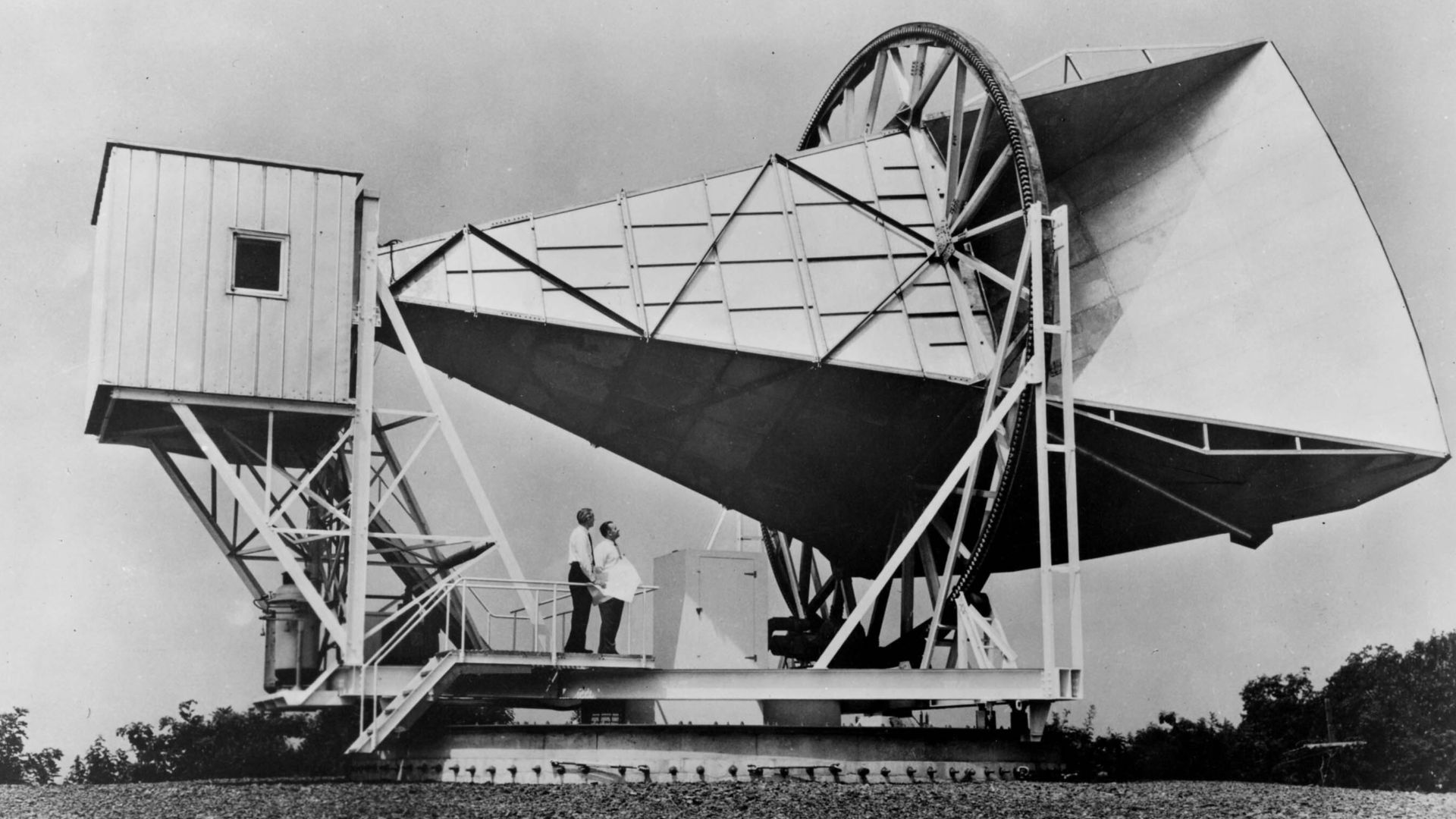 The 15 meter Holmdel horn antenna at Bell Telephone Laboratories in Holmdel, New Jersey was built in 1959 for pioneering work in communication satellites for the NASA ECHO I. The antenna was 50 feet in length and the entire structure weighed about 18 tons