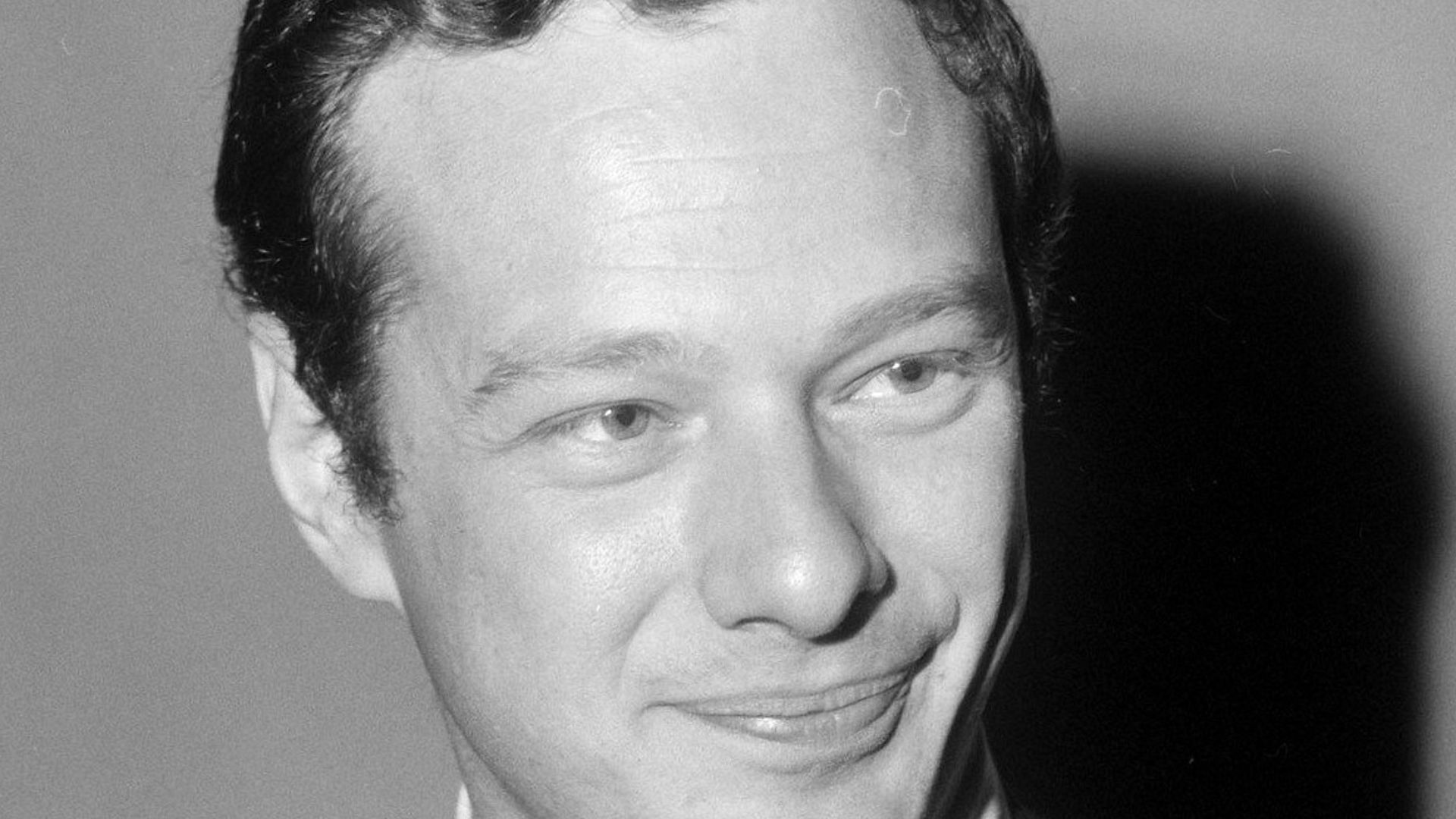 Collectie / Archief : Fotocollectie Anefo
Reportage / Serie : [ onbekend ]
Beschrijving : Aankomst Brian Epstein (manager Beatles) op Schiphol (Grand Gala du Disque 1965
Datum : 1 oktober 1965
Locatie : Noord-Holland, Schiphol
Trefwoorden : managers, muzi