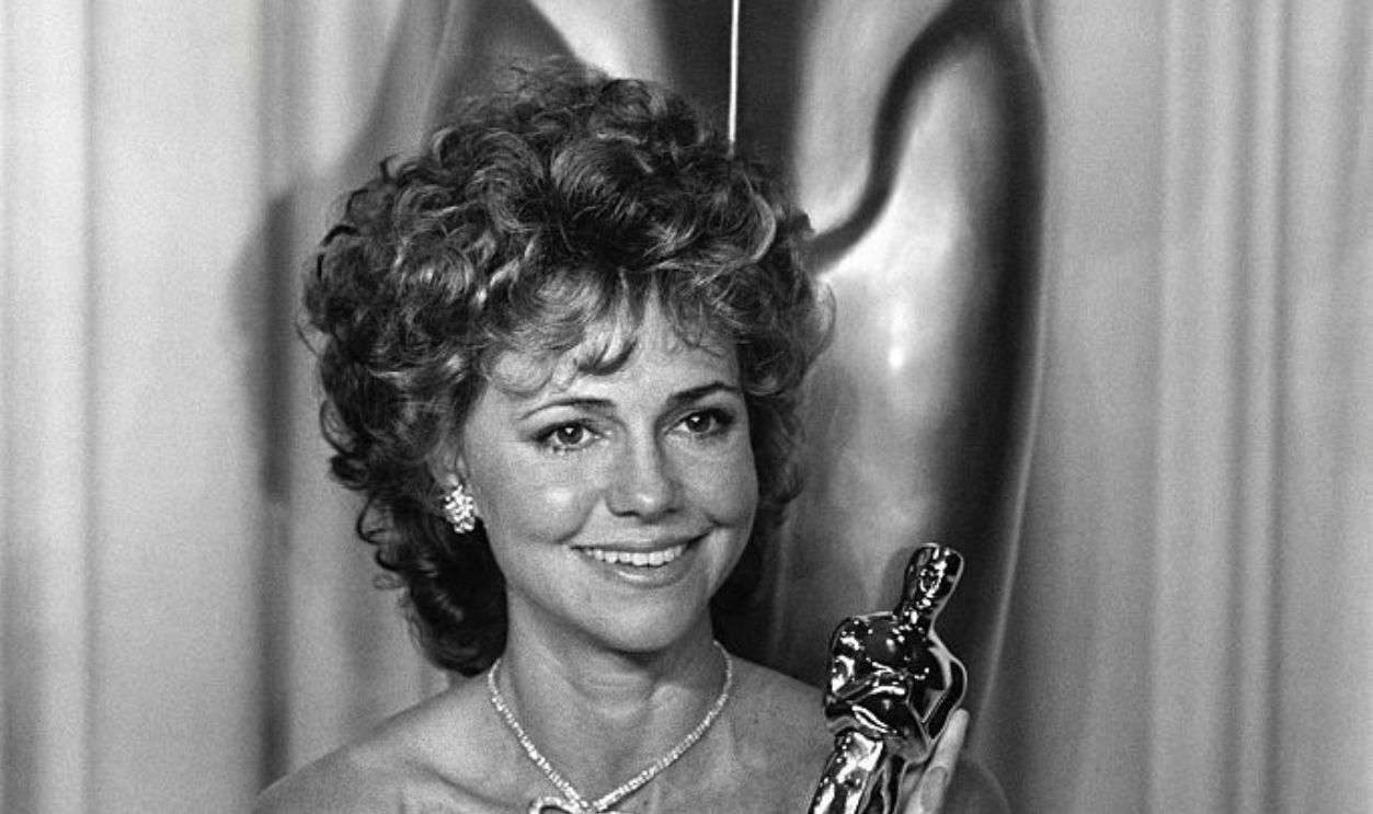 US actress Sally Field poses on March 25, 1985 after being awarded with the Academy Award for Best Actress for her role in Places in the Heart directed by Robert Benton during the 57th Oscars Awards Ceremony in Hollywood. It was her second Oscar for Best Actress, after the one she received in 1980 for her role in Norma Rae, directed by Martin Ritt.