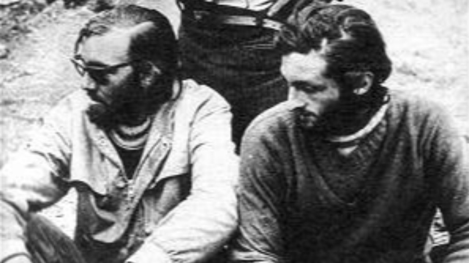 Fernando Parrado and Roberto Canessa along with muleteer Sergio Catalán, who would find them lost in the mountains of the Andes, after ten terrible days of walking in the middle of the mountain range (tragedy and miracle of the Andes).
