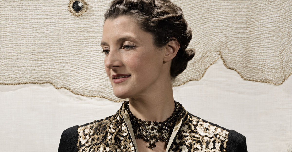 Daisy Fellowes side-view portrait