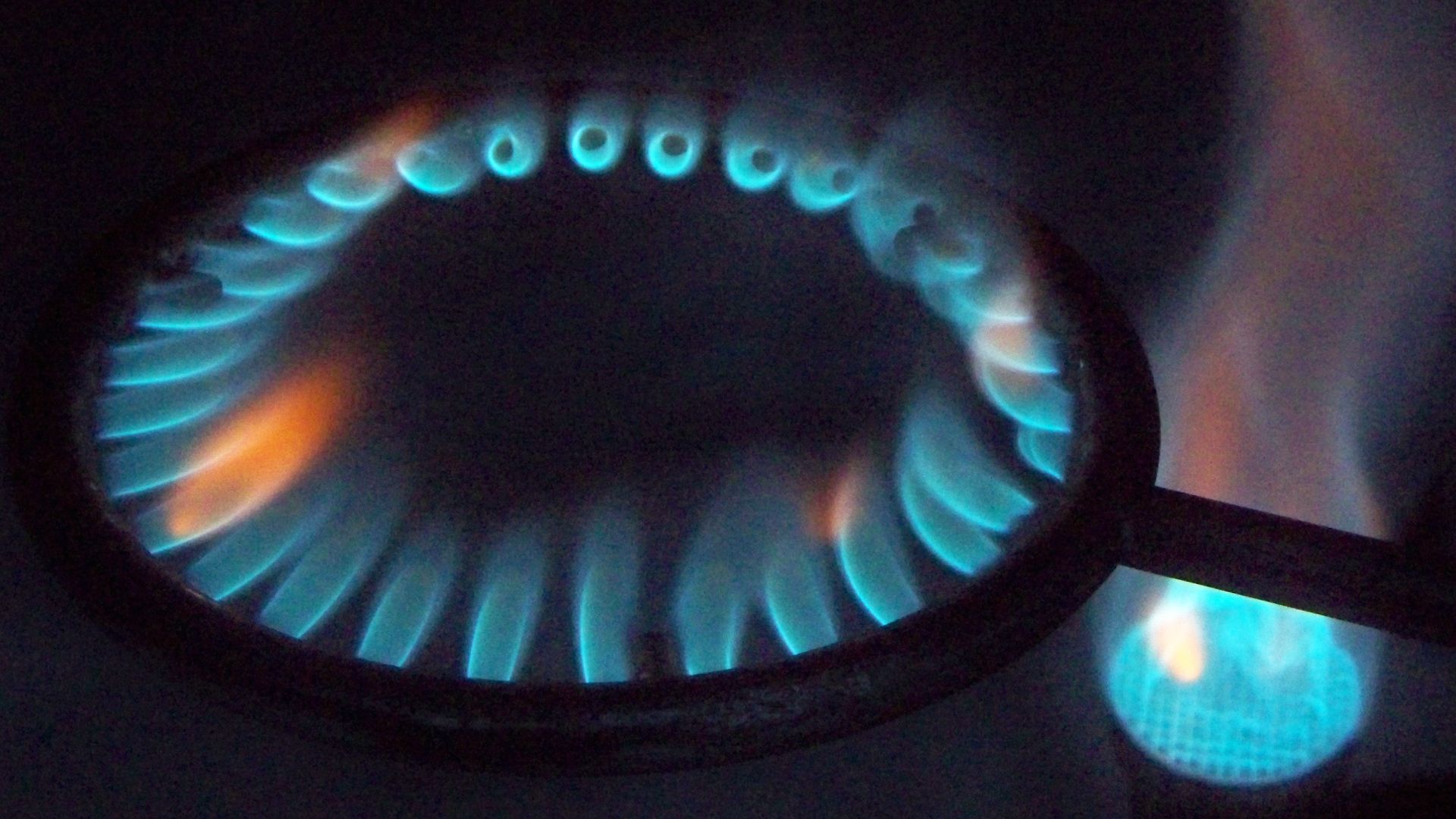 Gas ring lit, very different to blow out