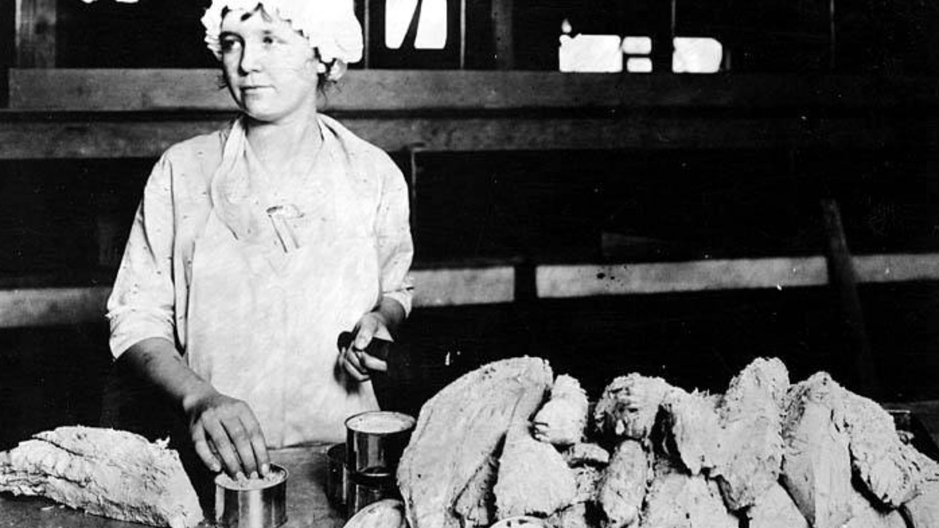Cannery worker filling tuna cans, Los Angeles Cannery Co., Long Beach, Ca.
Photographer: 
Cobb, John N. (John Nathan)
Subjects (LCTGM):
Canning & preserving--California--Long Beach.)
Cannery workers--California--Long Beach
Tuna--California
Women--Californ