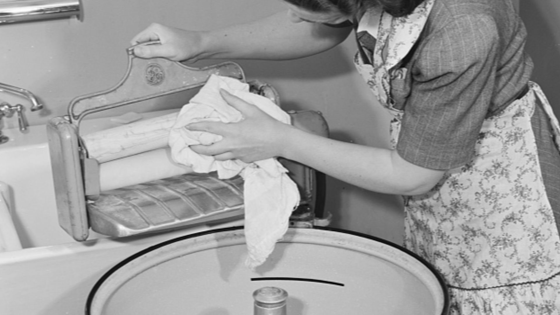 Title: To keep your wringer operating properly, dry rolls thoroughly after use with a soft cloth and then release lever which removes pressure from the rolls
