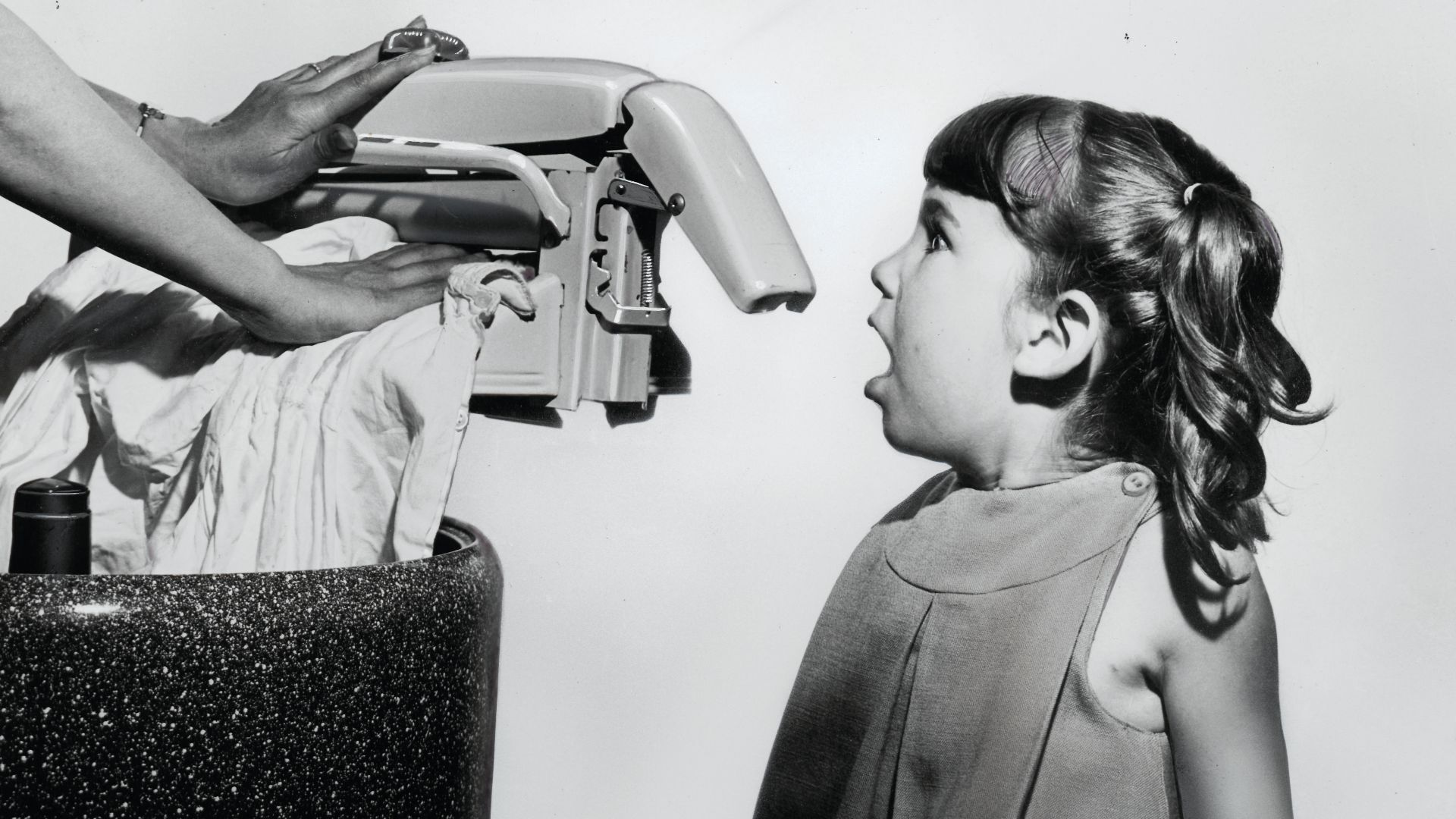 A girl in Consumer Reports testing laboratory is surprised to see how the Philco Wringer Washing Machine operates. This image was taken between 1964-1977.
original file name was