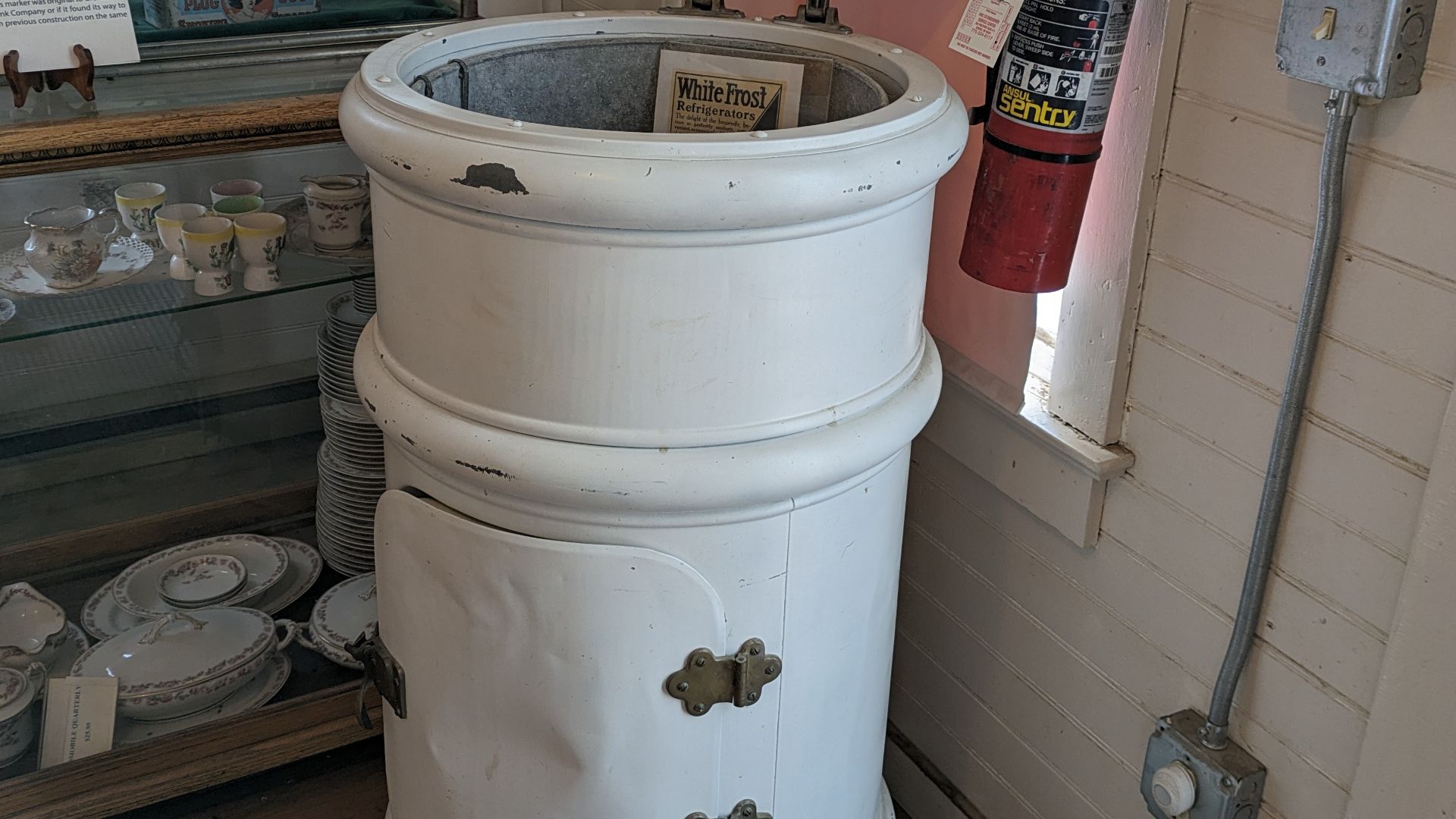 A round ice box (icebox) from 1905-1908, on display at Humboldt Museum in Winnemucca, Nevada, United States.