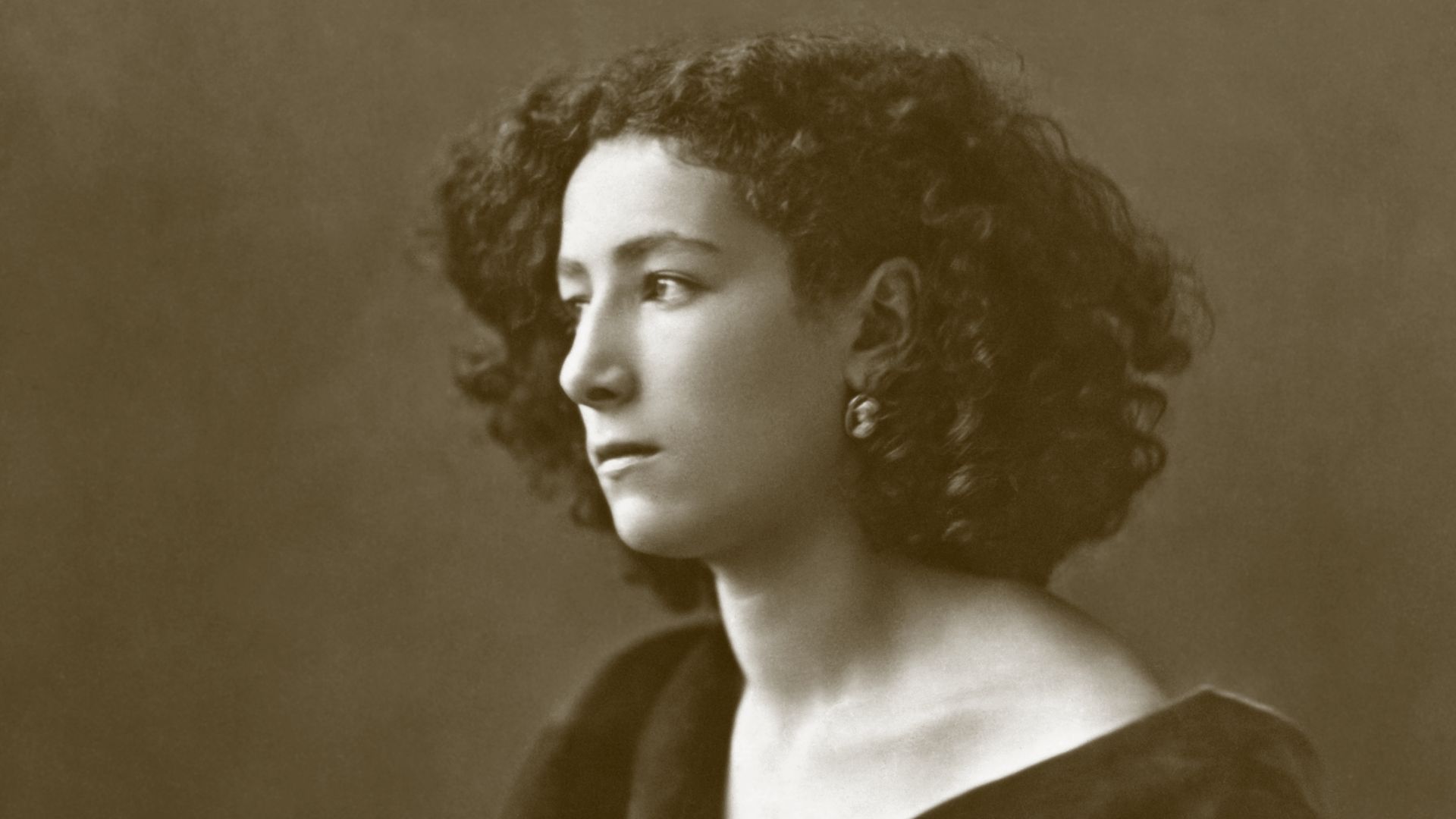Nadar (1820-1910); French actress Sarah Bernhardt (1844-1923) around 1864 (8 5/16 x 6 3/8 in).