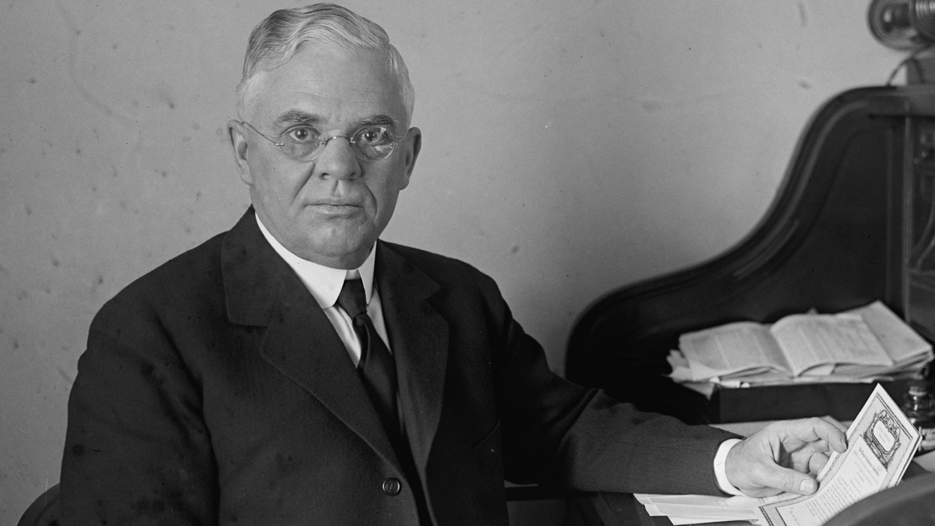 Title: Senator-elect Chas. S. Dineen of Ill. at his desk, 2/3/25
Abstract/medium: 1 negative : glass ; 4 x 5 in. or smaller
