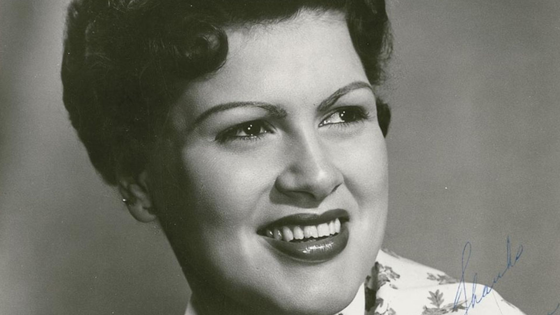 Publicity portrait of Patsy Cline for Decca Records