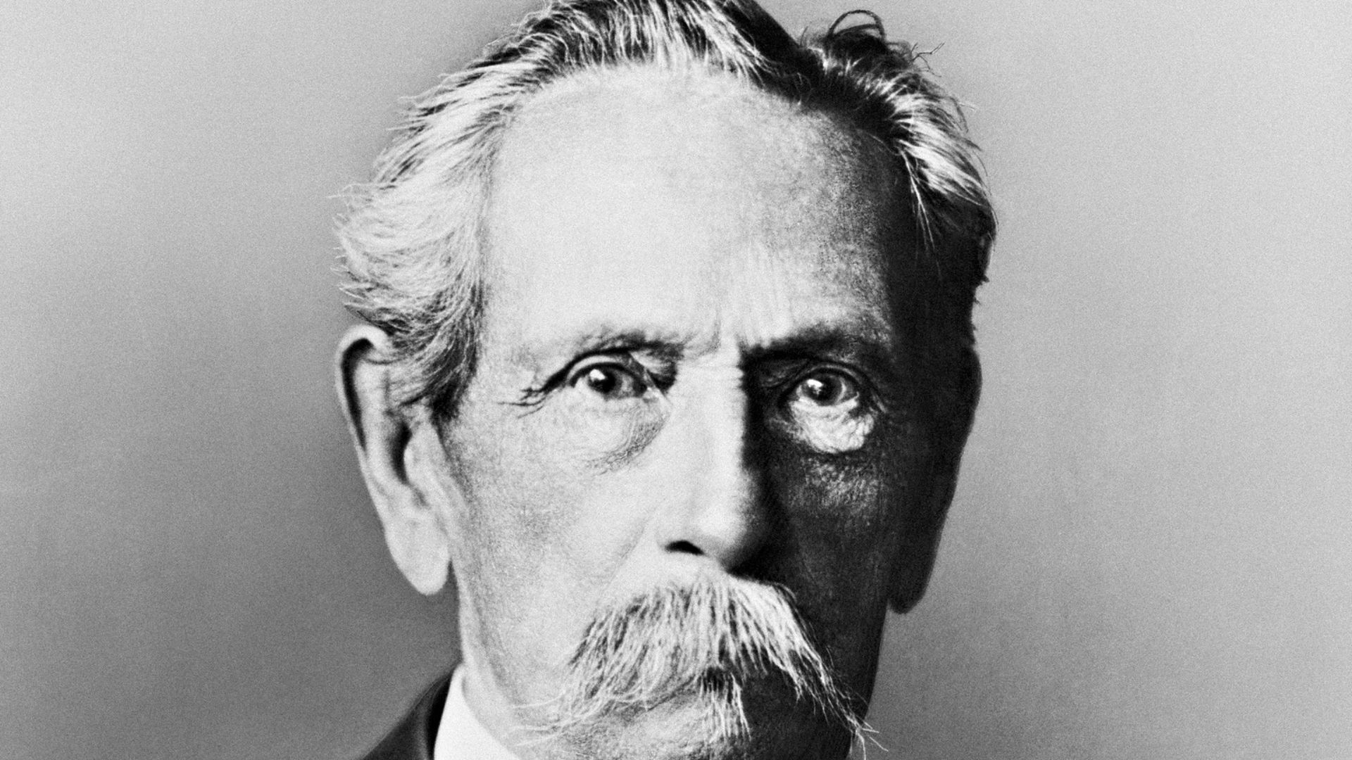 Portrait photograph of Carl Benz, dated to around 1920
