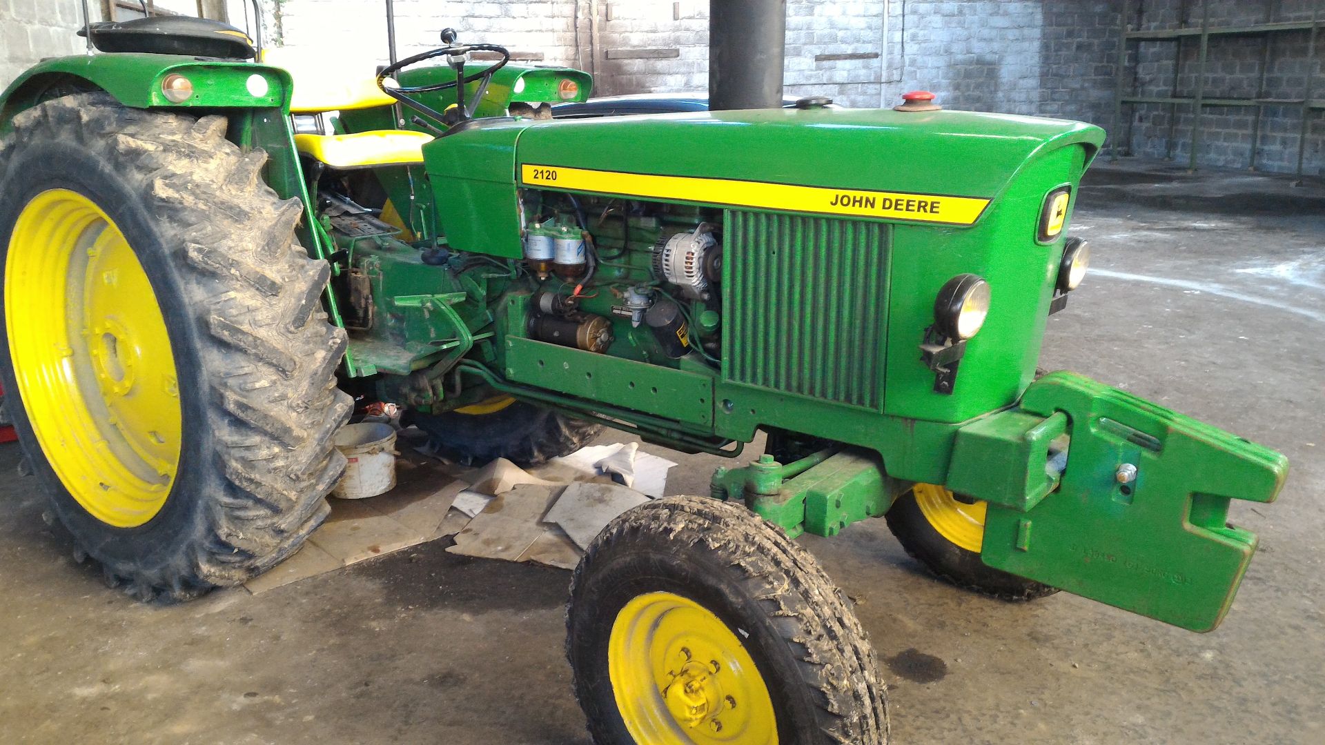 John Deere 2120