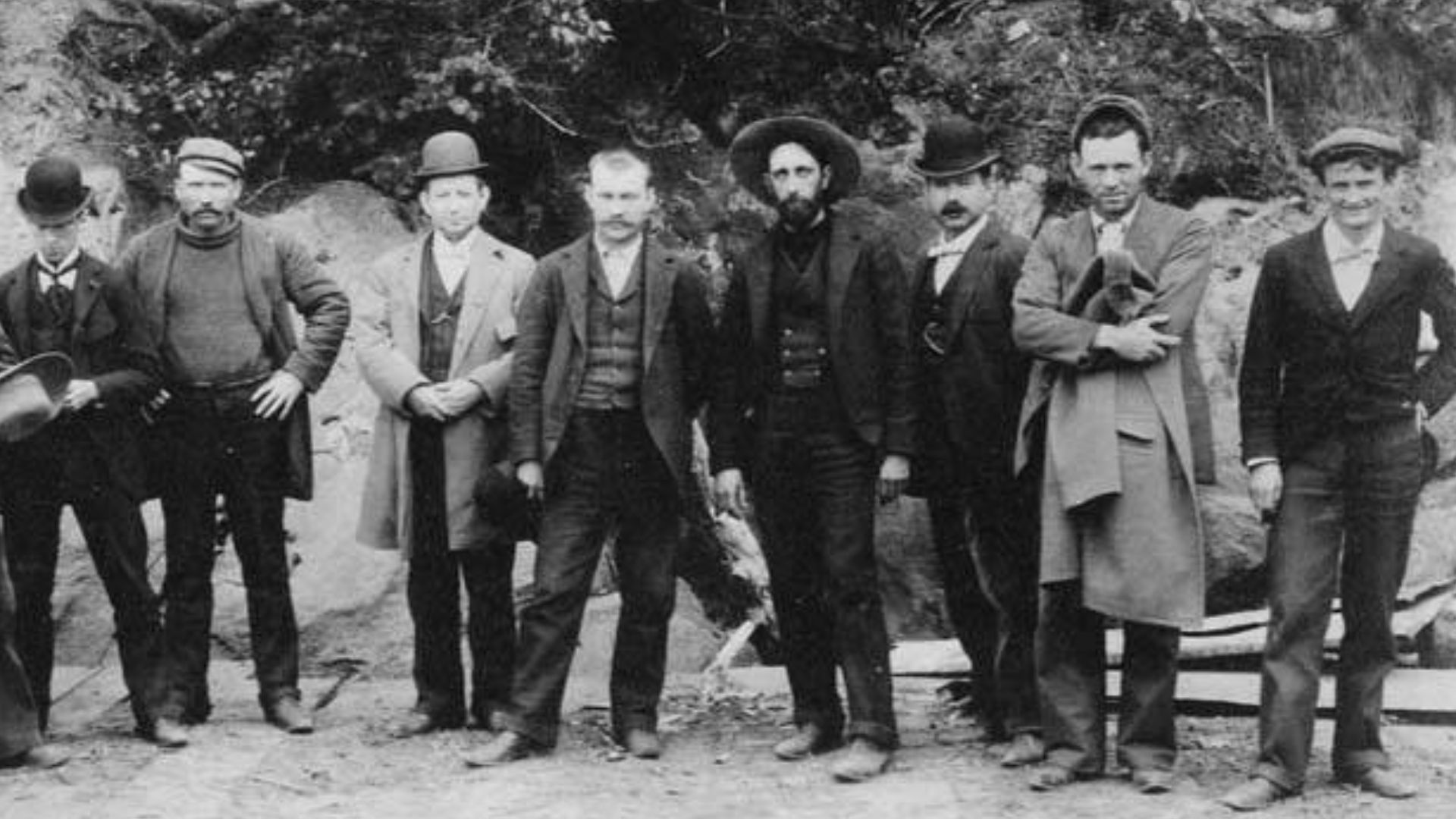 Handwritten on verso: No. 1 Charlie Walker, No. 2 Doc Boyle, No. 6 Spencer (?), No. 7 Bill Pike, No. 8 Malamute Kid. Sopay Smith 4th from right.
The lure of gold brought more than honest miners and foolish adventurers to the North. It also brought con men