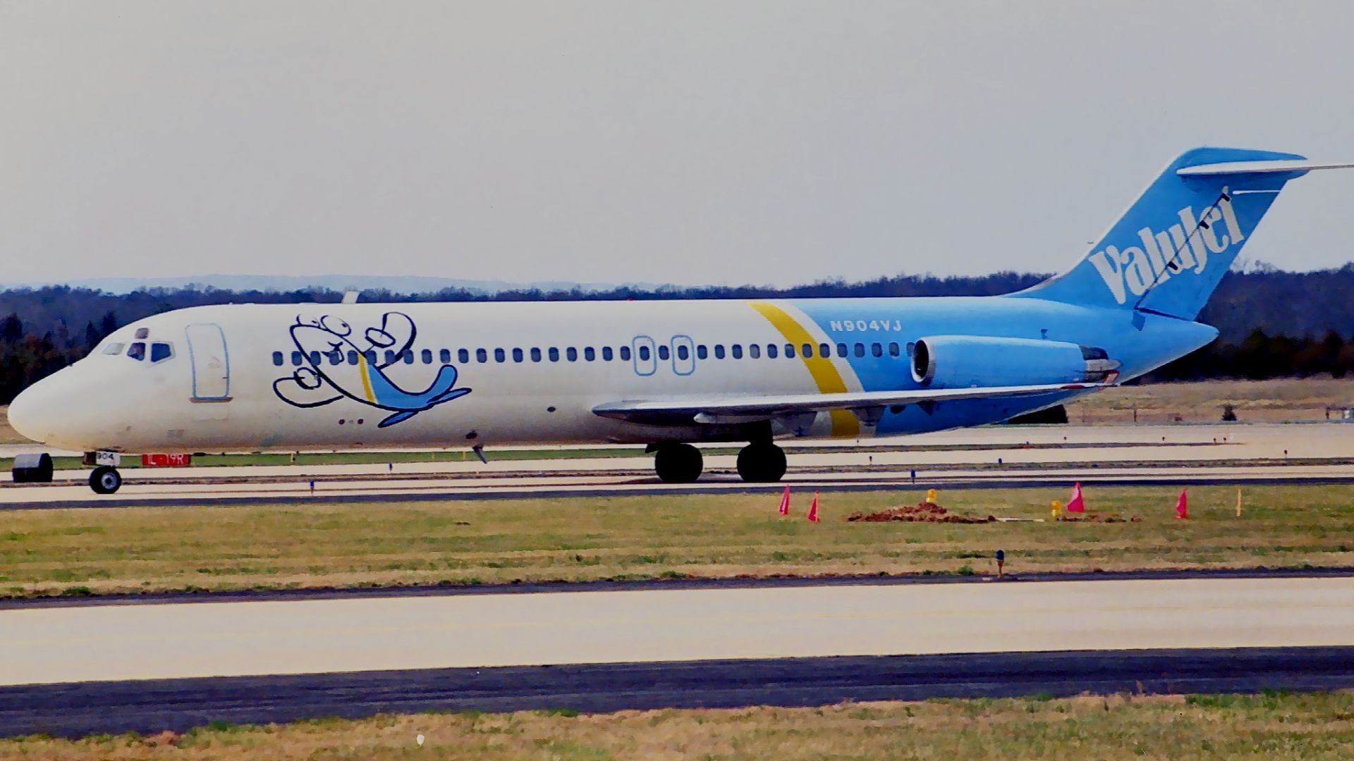 A ValuJet Airlines DC-9-32 at Washington - Dulles International (KIAD)  May 1995. One year later, this plane crashed just west of Miami.